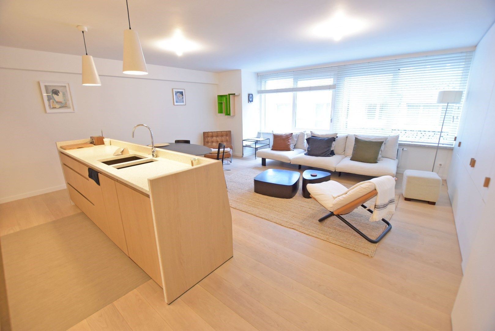Mooi gemeubeld appartement in hartje Zoute met lateraal zeezicht!  foto 3
