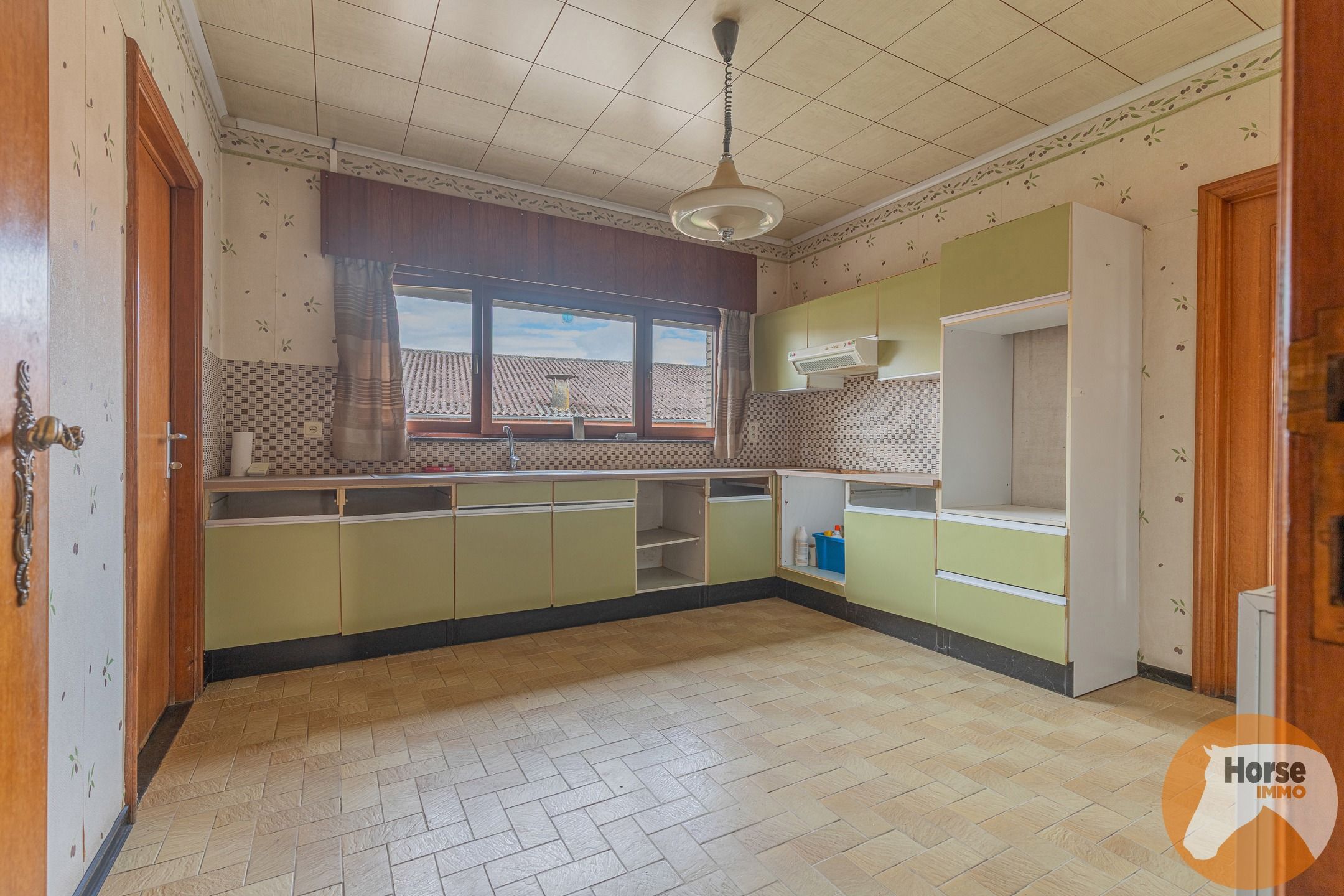 LOKEREN -Landelijk gelegen bedrijfswoning met stallencomplex foto 7