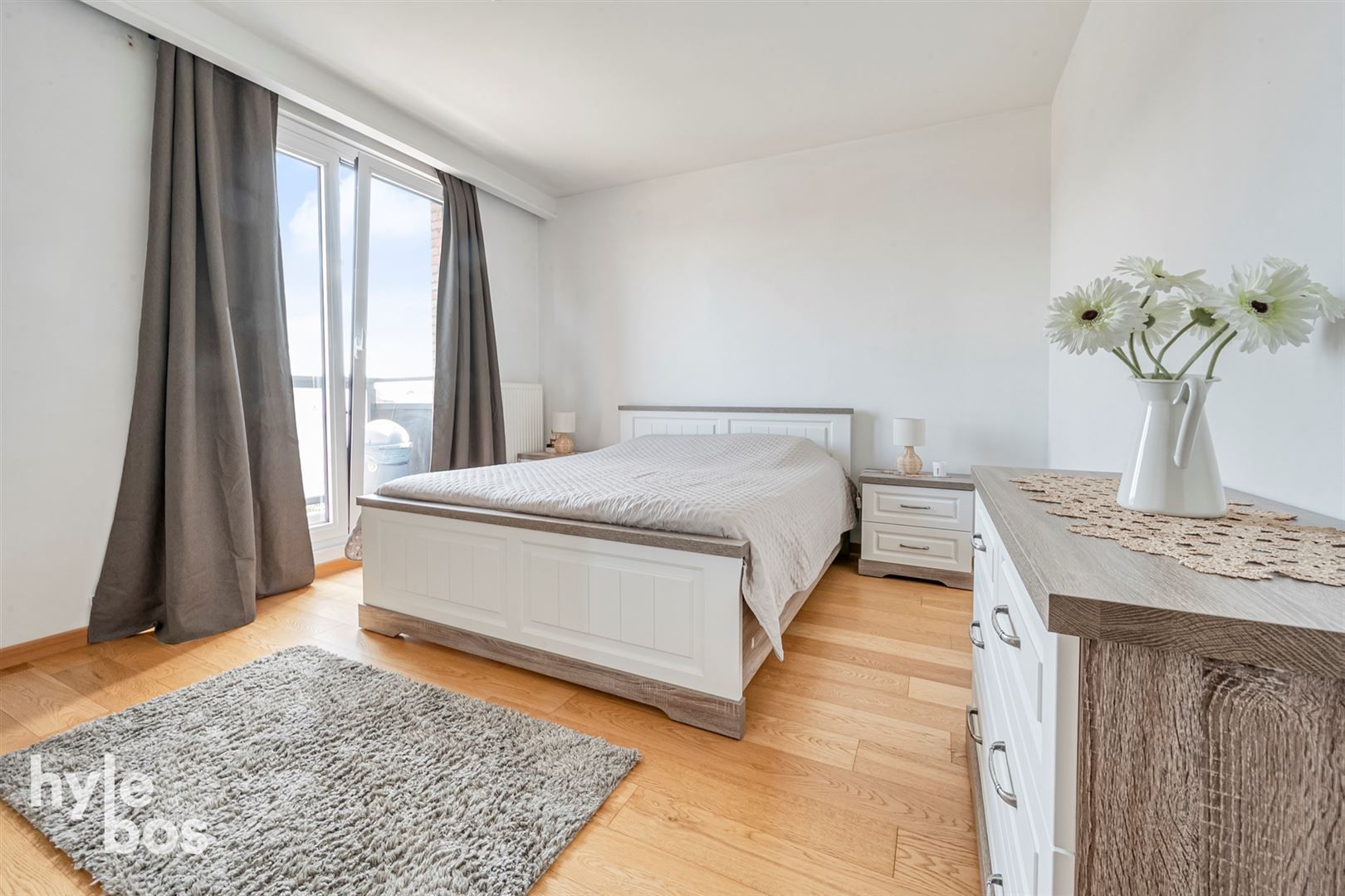 Instapklaar 2 slaapkamer appartement met garage foto 12
