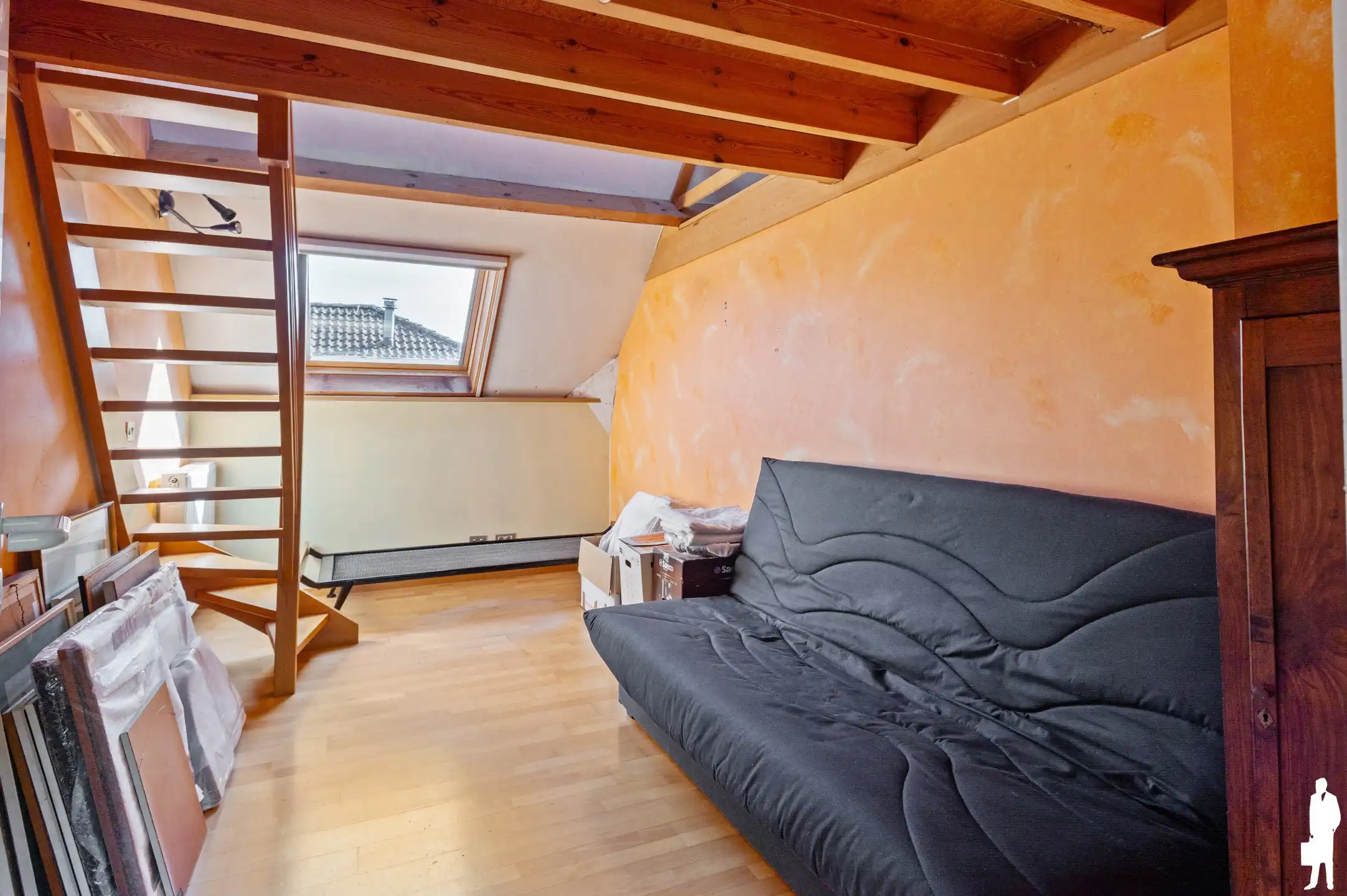Te renoveren villa in doodlopende straat  foto 24