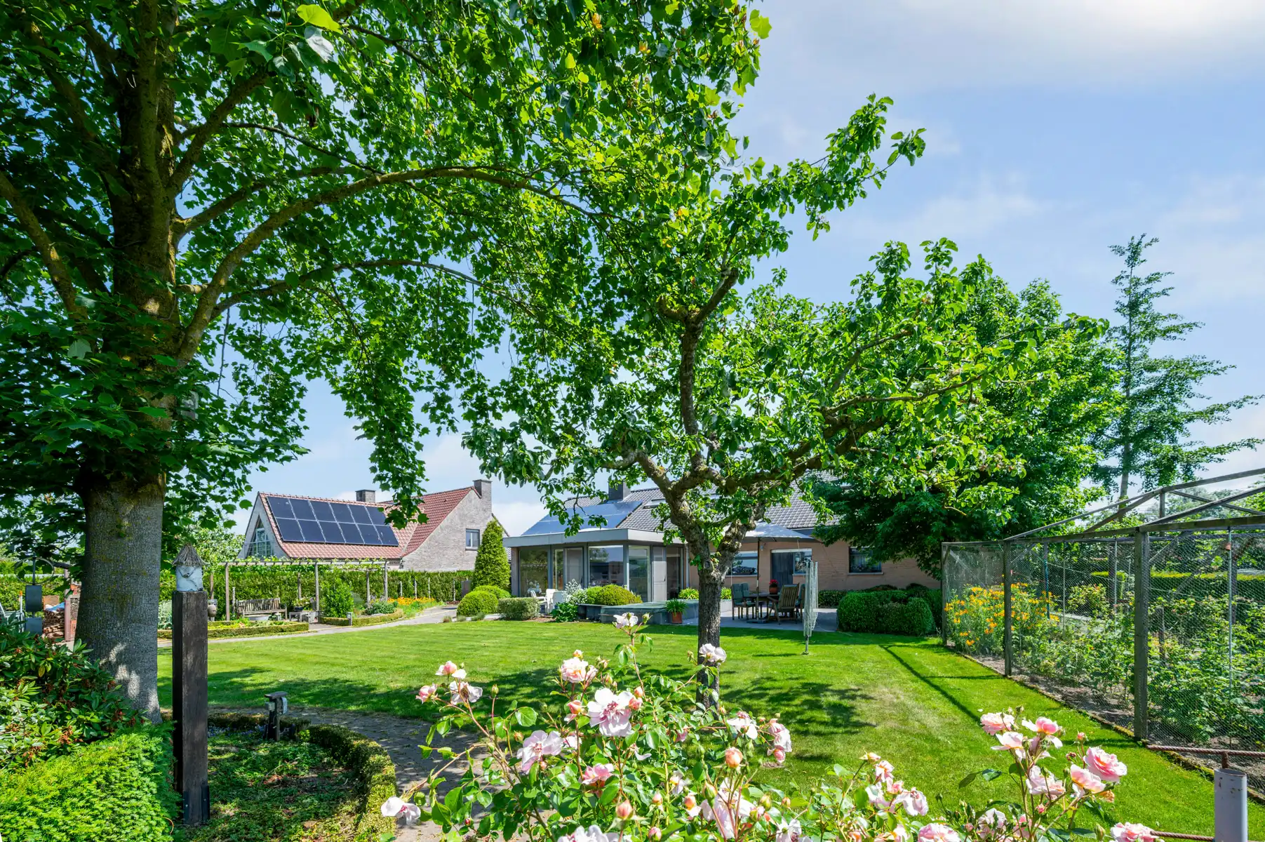 Ruime open bebouwing met prachtige tuin  foto 22