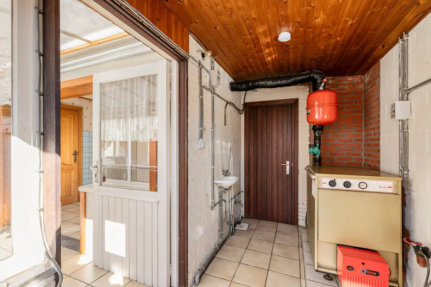 Te renoveren woning met garage en diepe tuin. foto 17