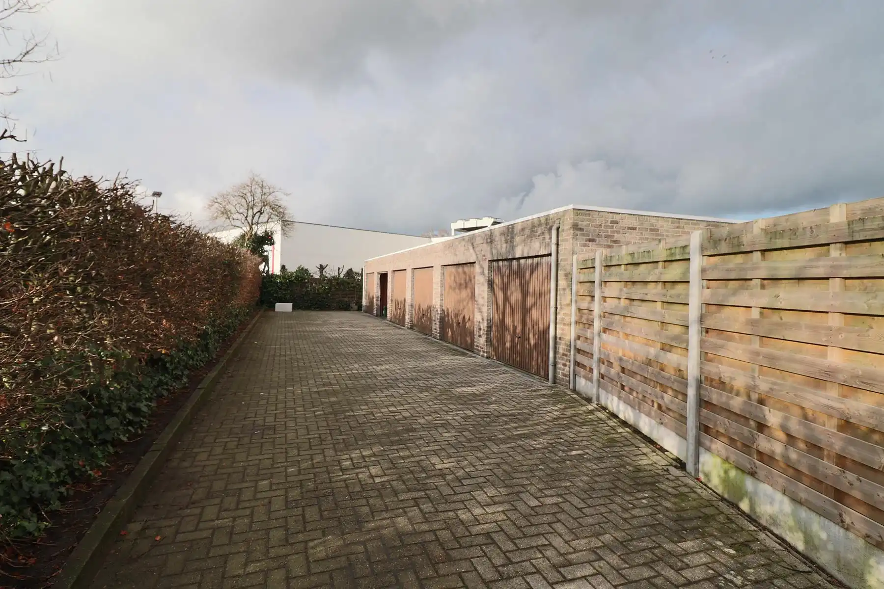 Een appartement op de 2de verdieping rechts met 1 slaapkamer, terras en garage. foto 12