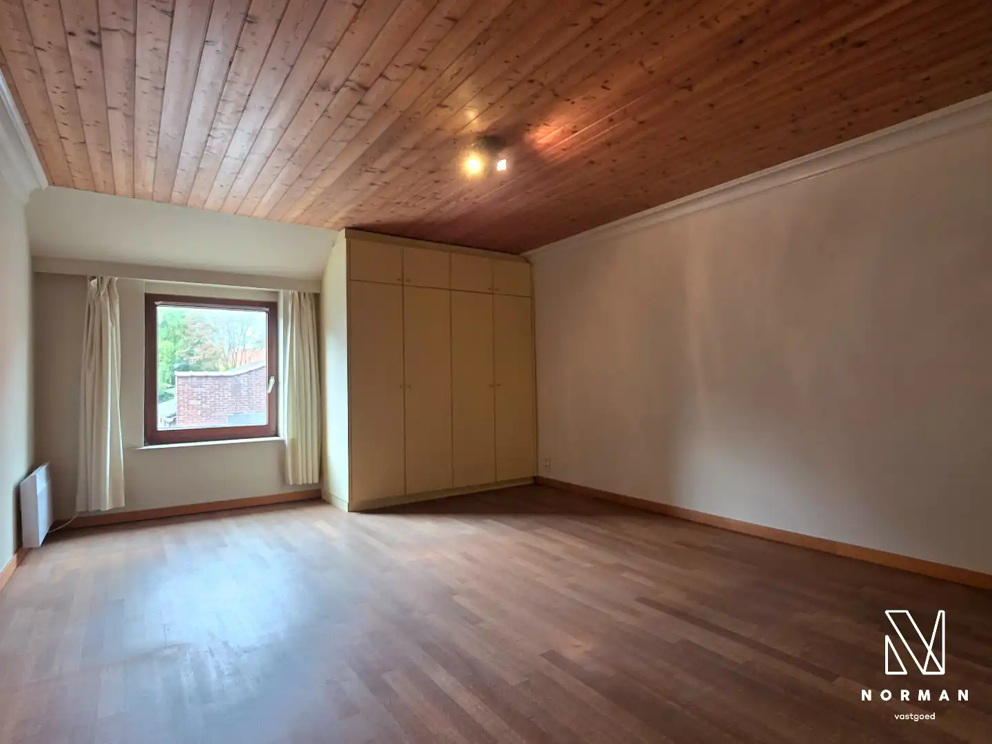 Ruime woning met inpandige garage en 3 slks op een prachtig perceel van 1218 m². foto 9