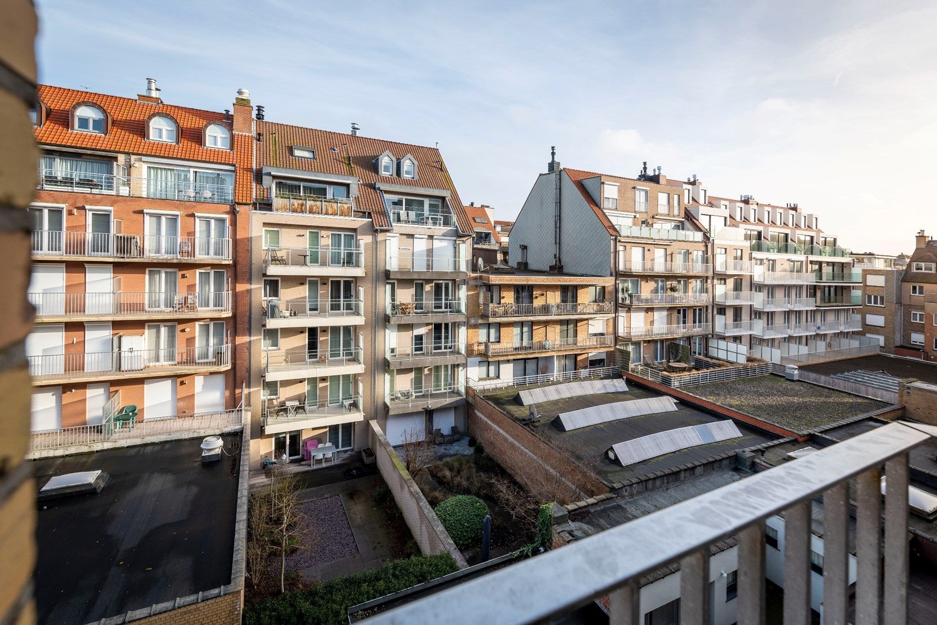 Prachtig gerenoveerd appartement met 2 slaapkamers en  open zicht over de Koningslaan te Knokke foto 24