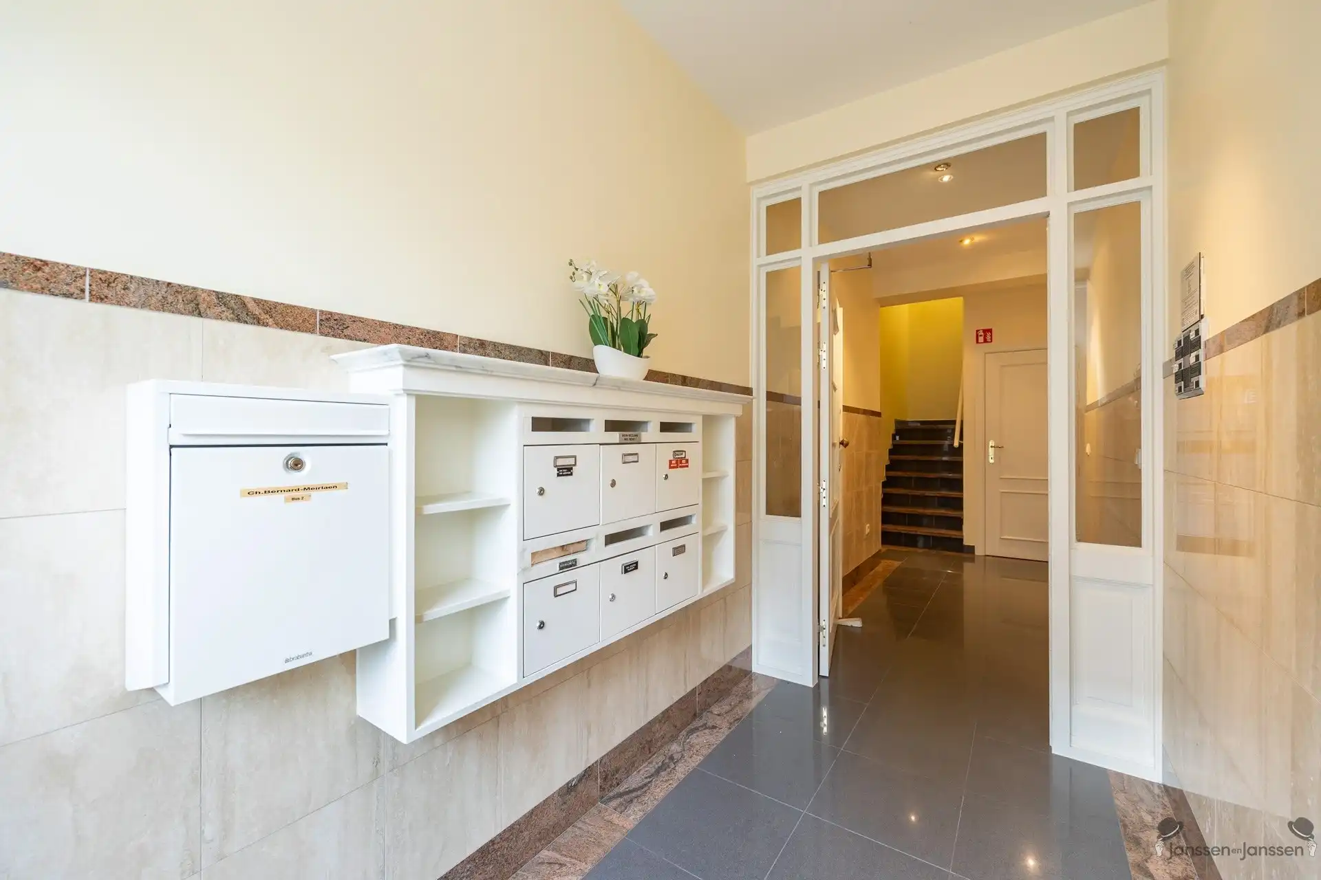 Ruim en licht appartement in centrum van Schoten foto 3