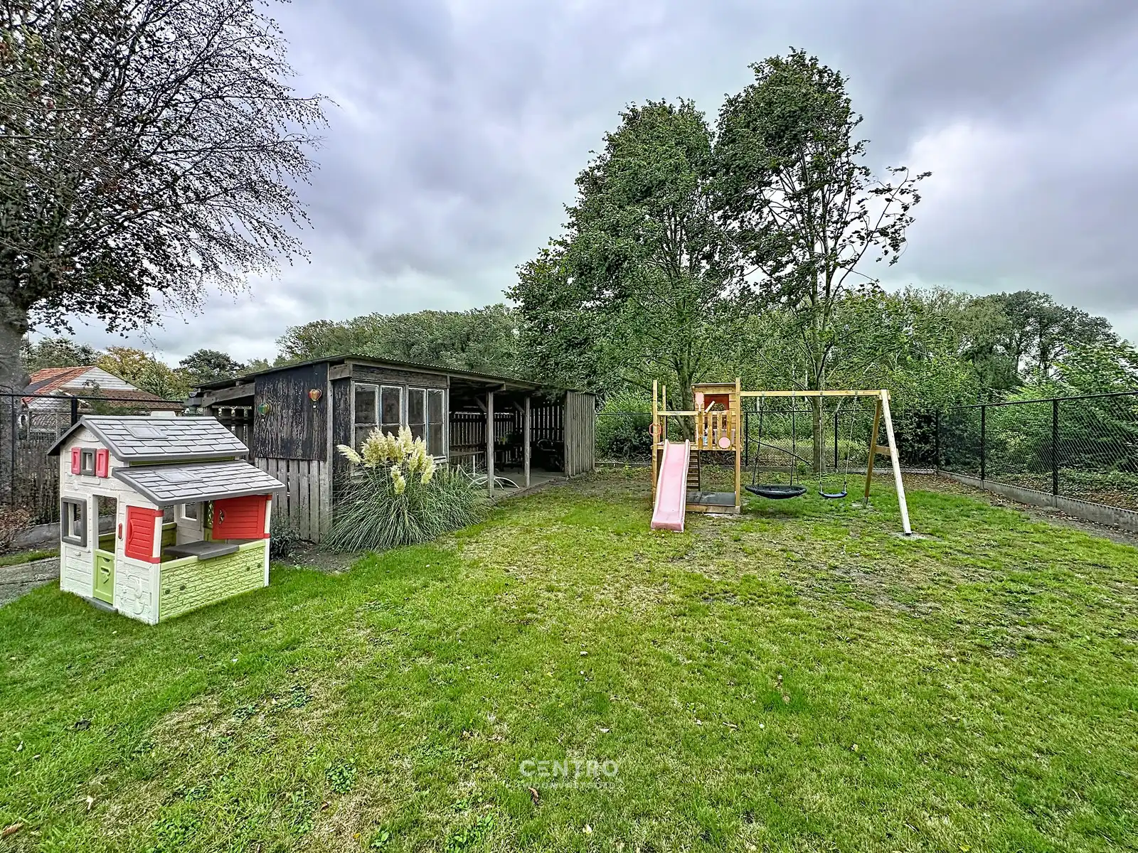 GERENOVEERDE VILLA  met 5 slpks, opslagruimte en ZUIDgerichte tuin! foto 28