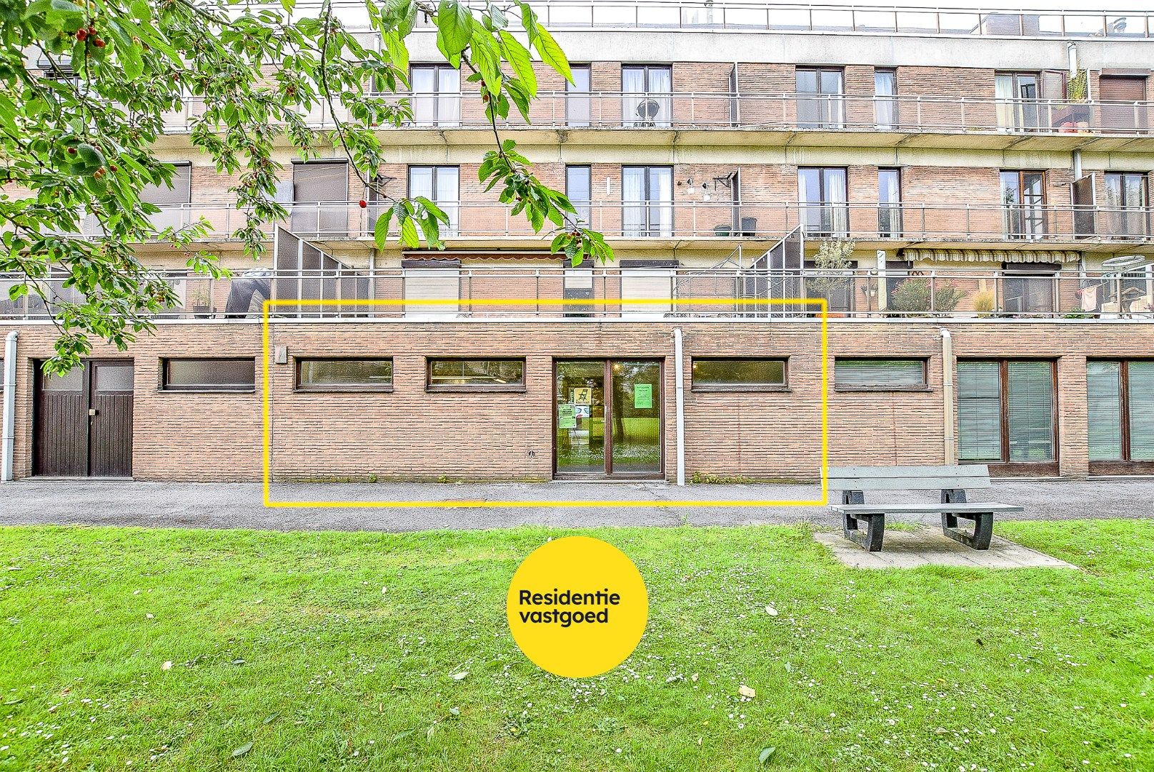 Centraal gelegen appartement(148 m²) in centrum Diksmuide! foto {{pictureIndex}}