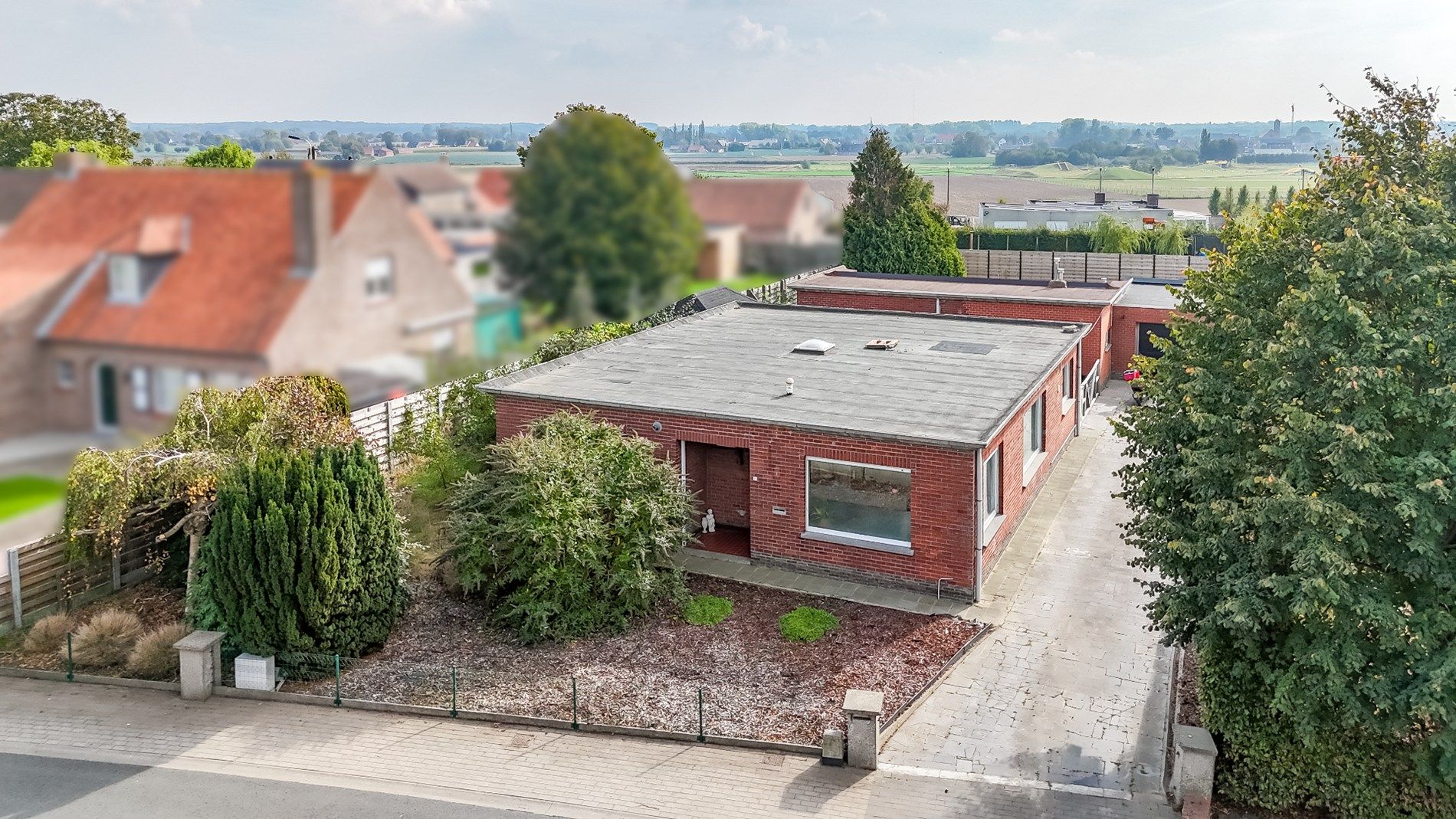 Bungalow te koop in Oostkamp! foto 2