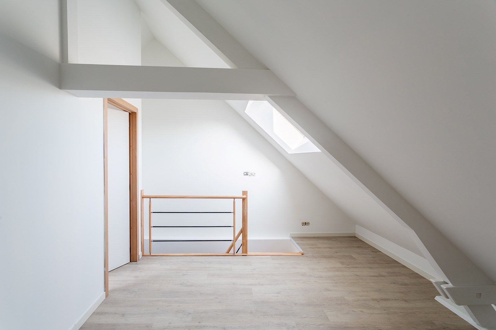 Gerenoveerde woning met 4 slaapkamers foto 22