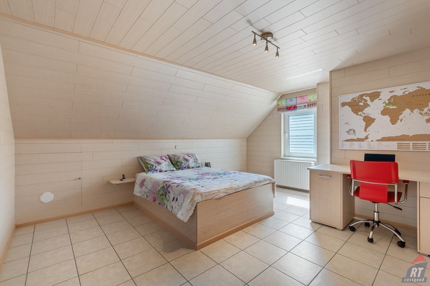 Ruime instapklare woning met grote tuin, zonnepanelen en prachtig uitzicht in Sint-Truiden foto 13
