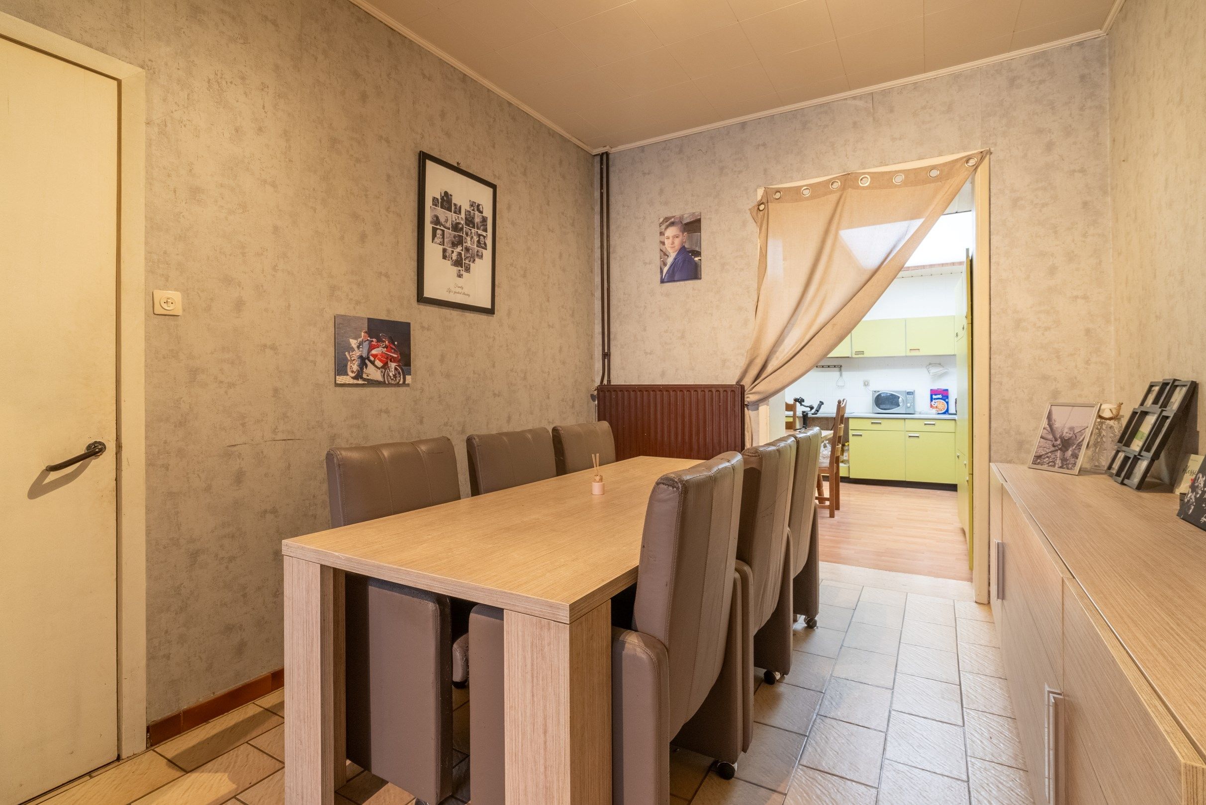 Gezinswoning met garagebox en uitweg foto 4