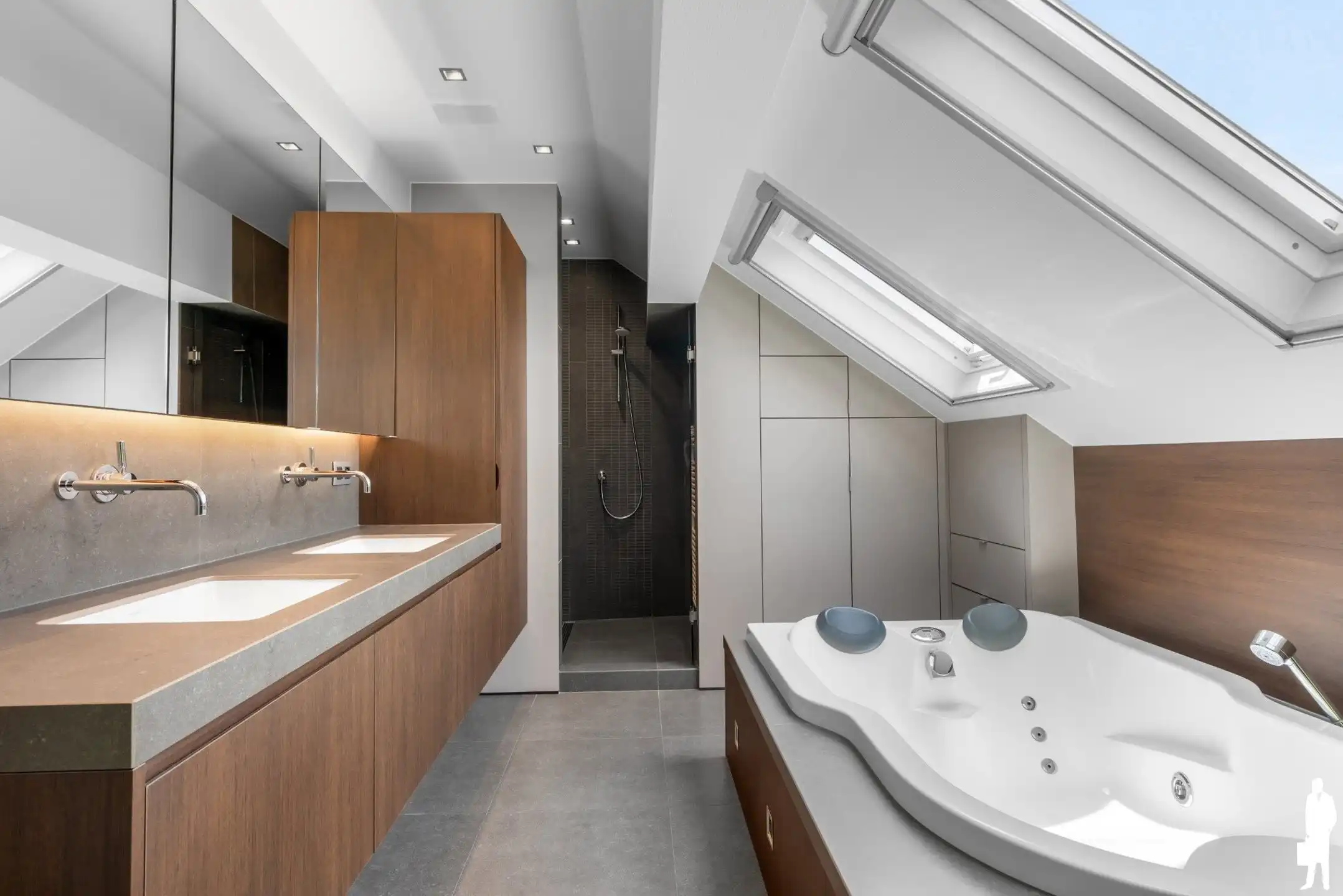 Prachtige woning met 5 slaapkamers, 2 badkamers en bijgebouw foto 28