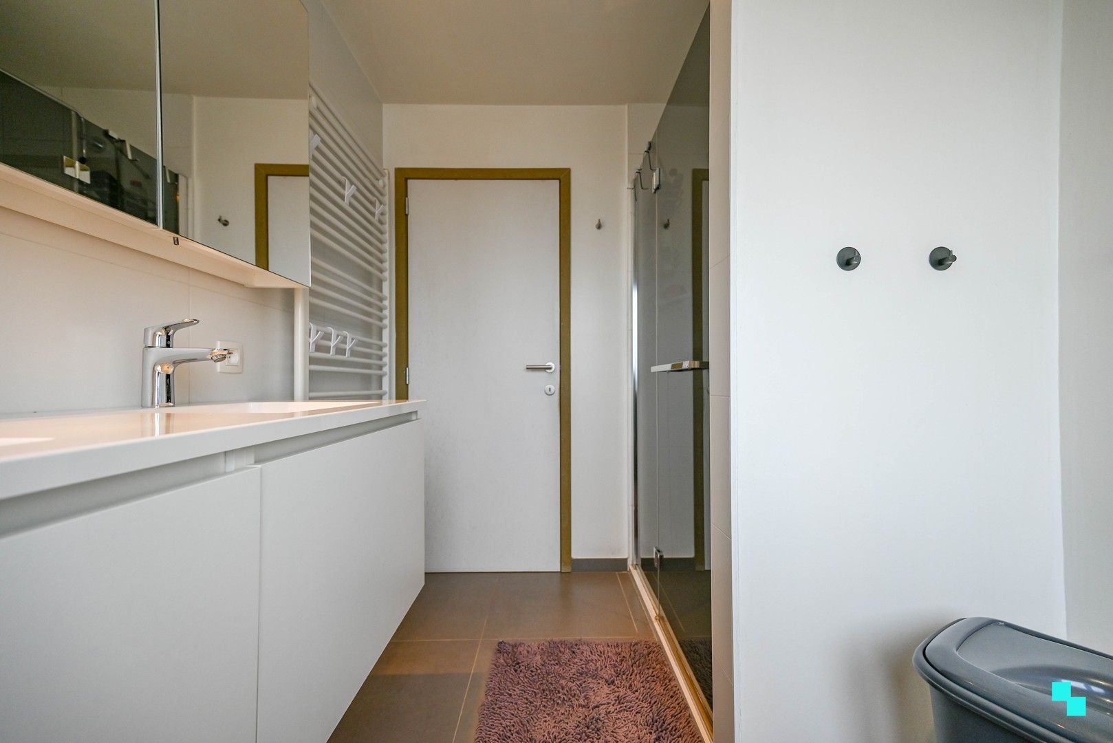 Recent gerenoveerde gezinswoning te Sint-Eloois-Winkel foto 15