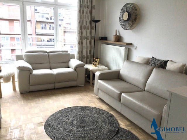 Hedendaagse , cosy  studio op de Leopoldlaan te Knokke. foto {{pictureIndex}}