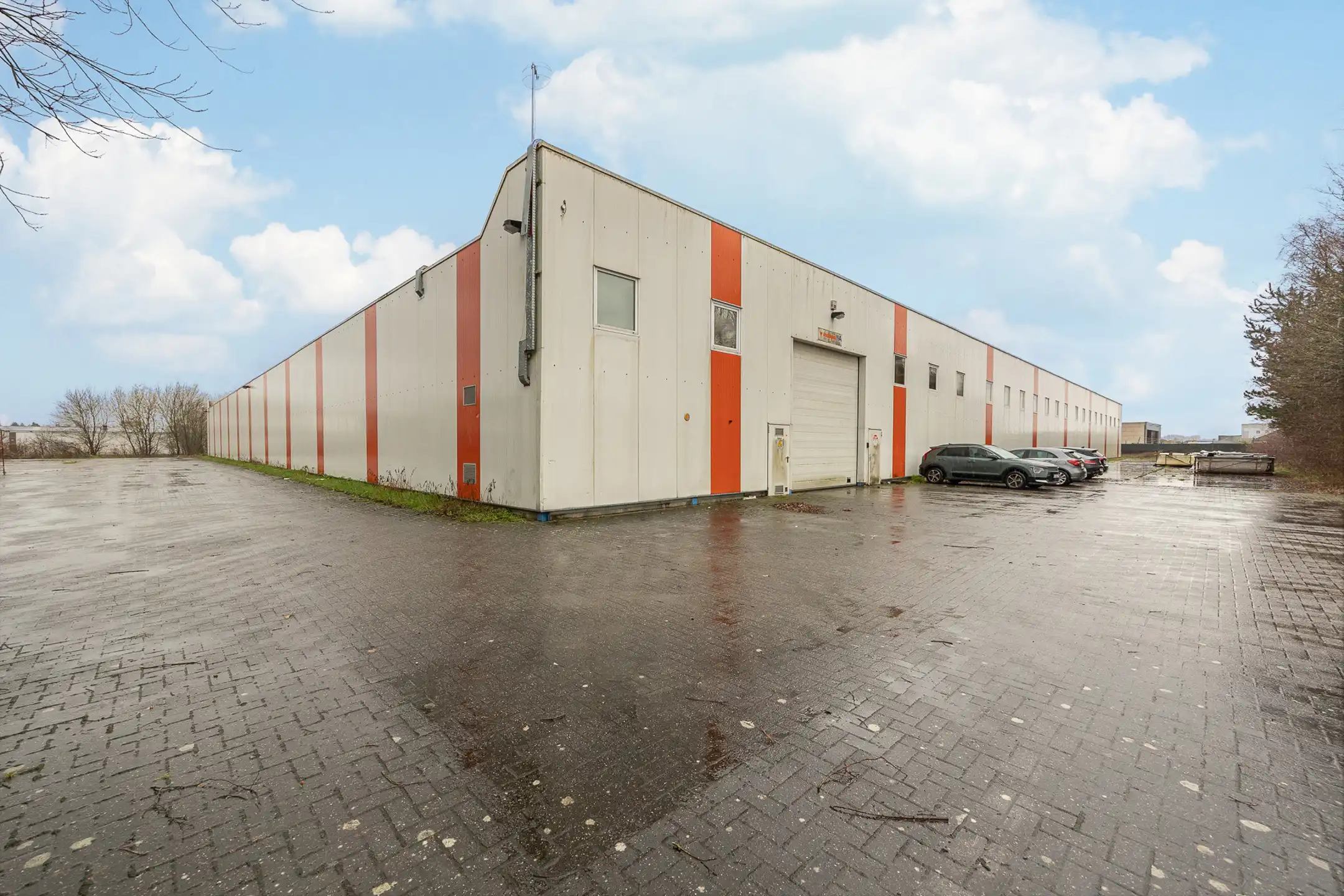 Magazijnen te huur met kantoor foto 11