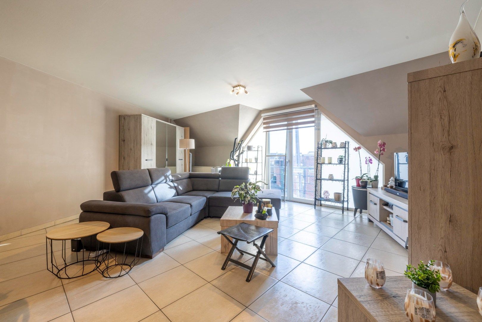 Instapklaar 2 slk app met balkon én inclusief garage foto 2