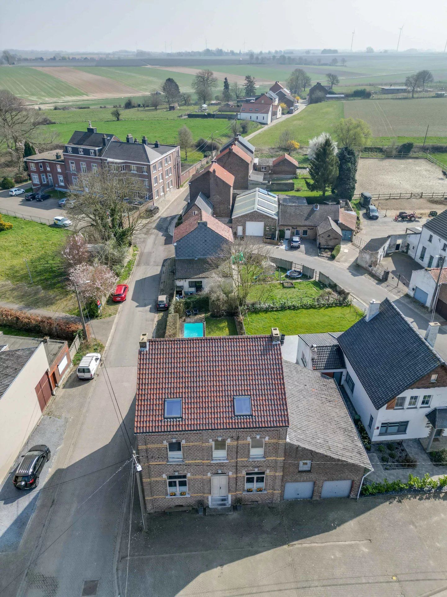 Karaktervolle woning met zwembad en ingerichte leefzolder foto 2