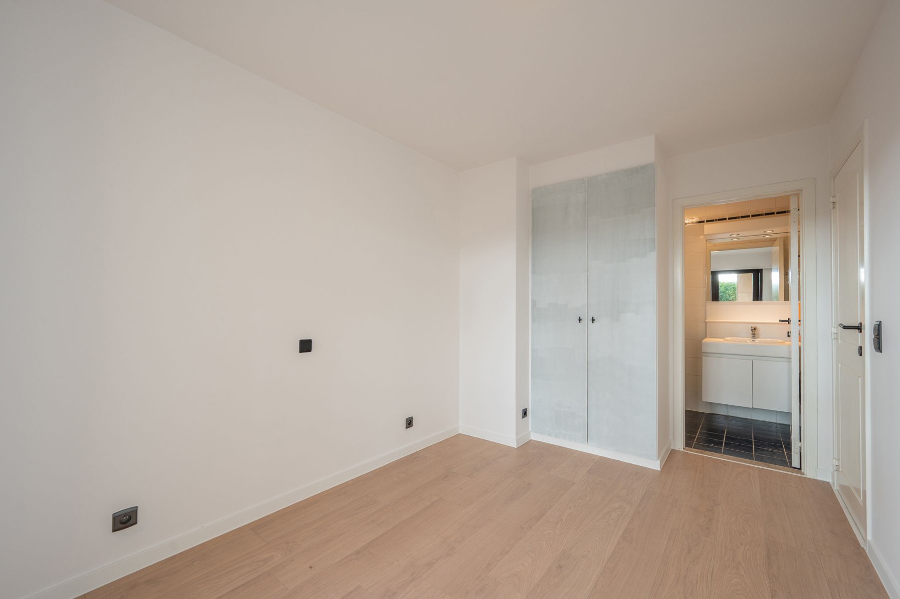 Ongemeubeld, hoekappartement nabij het Albertplein  foto 15