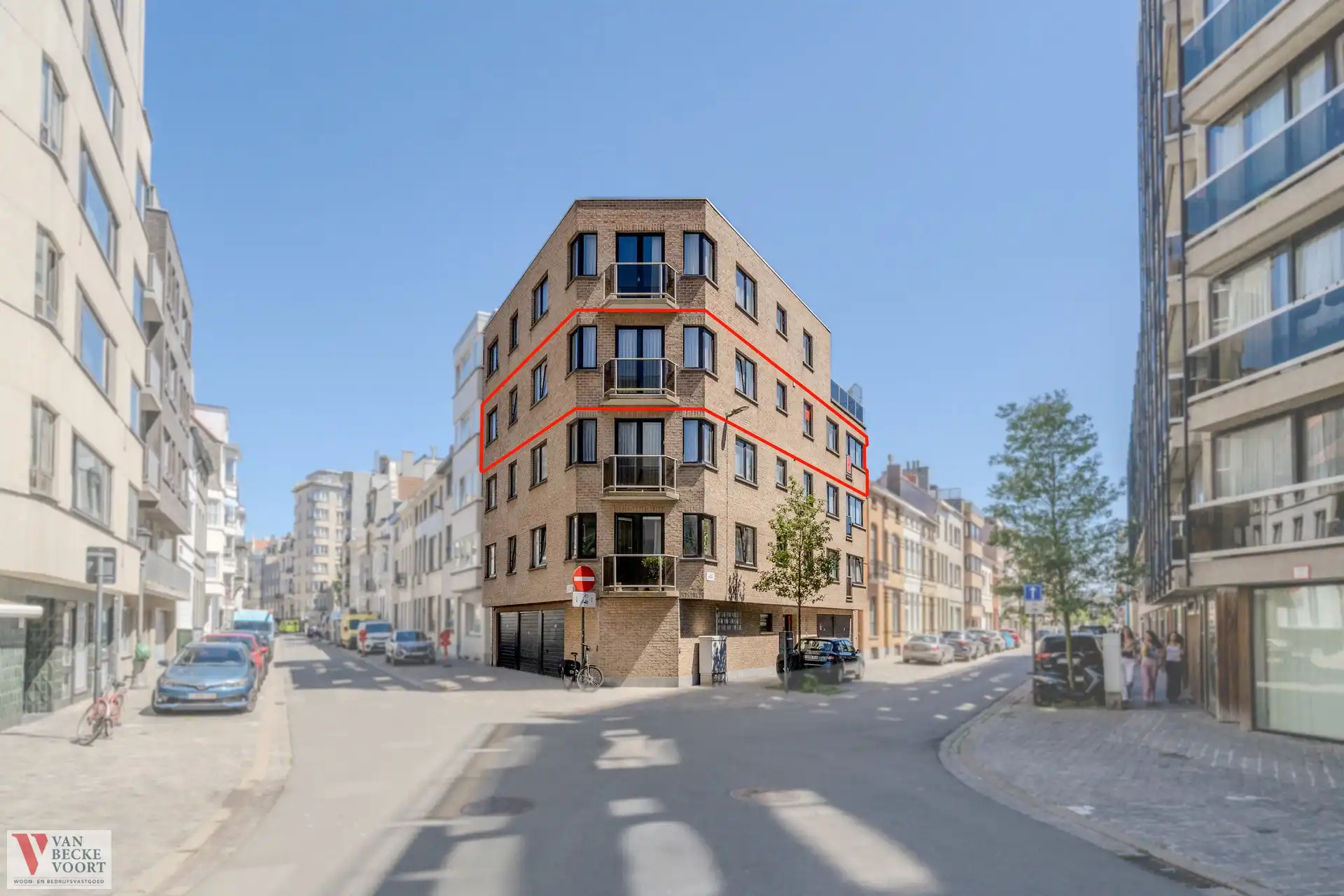 Lichtrijk 2-slaapkamerappartement met stadszicht foto {{pictureIndex}}