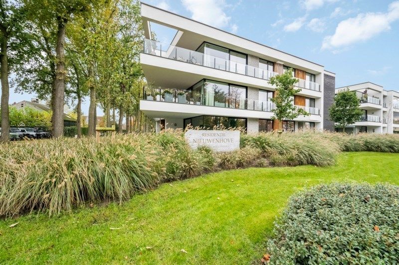 Recent gebouwd appartement met groot terras en garagebox in Varsenare te huur.  foto {{pictureIndex}}