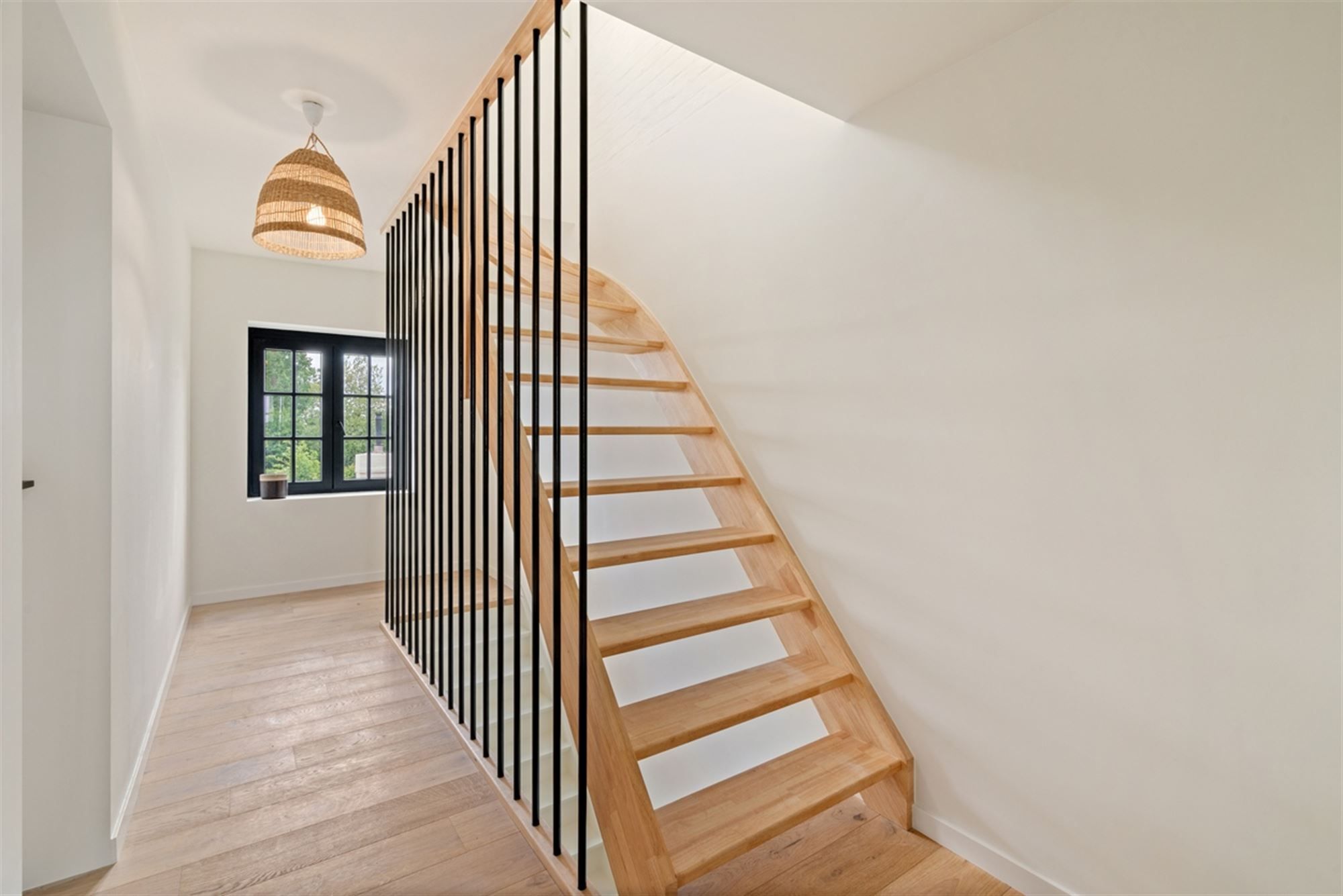 Stijlvolle, volledig gerenoveerde, INSTAPKLARE / WOONKLARE WONING (HOB) met 3 slaapkamers, 2 badkamers en garage op 756 m² foto 13
