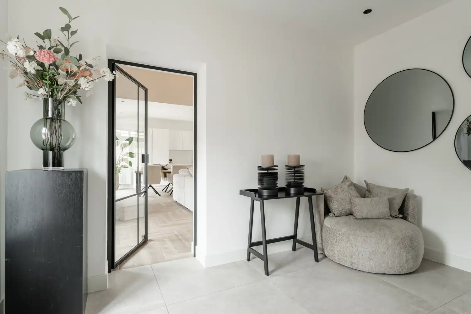 Prachtige villa te koop in Lommel - 4 slaapkamers, 2 badkamers, garage en ruime tuin op 566 m², volledig gerenoveerd in 2025! foto 5