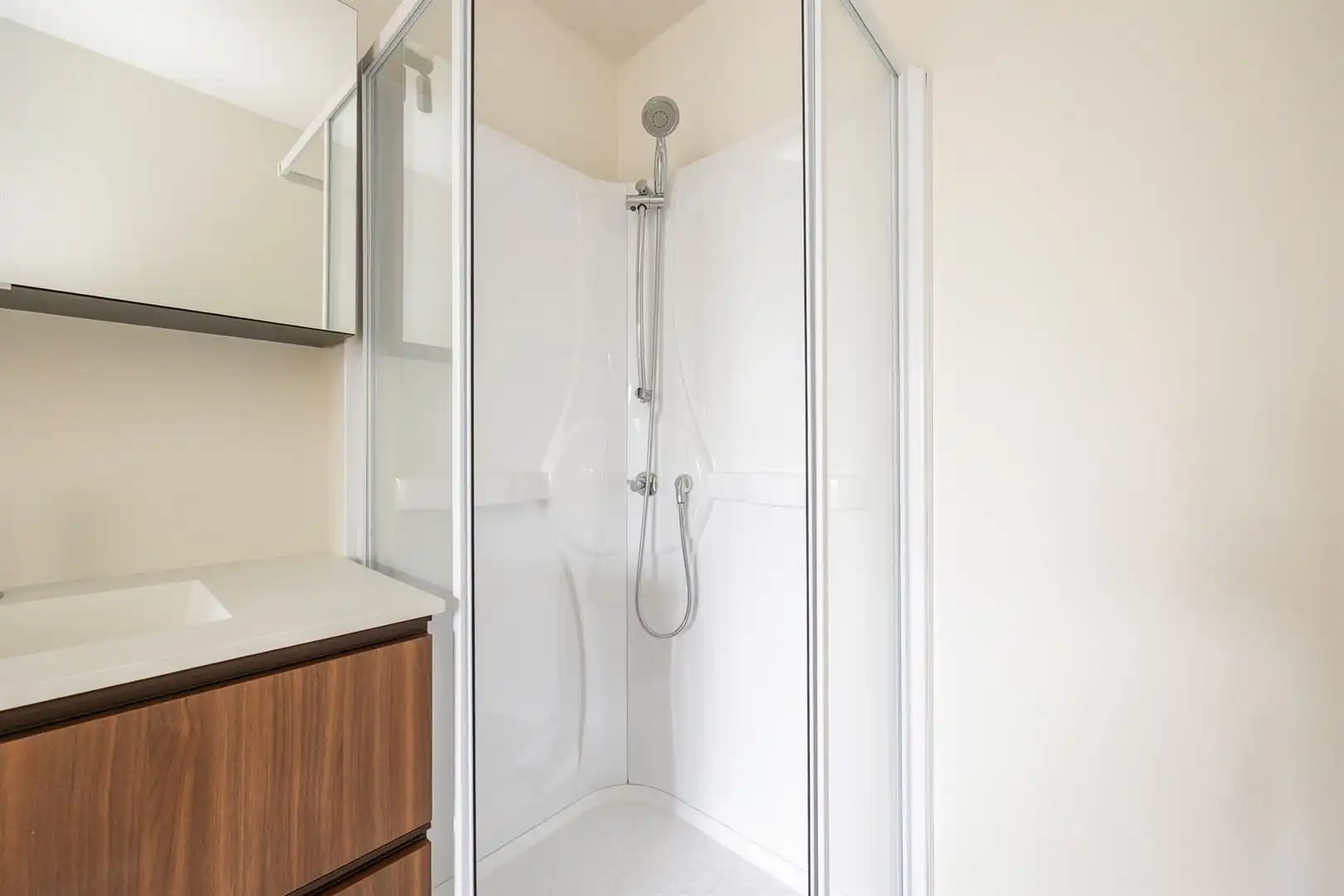 Gerenoveerd appartement in het hippe BOHO foto 18