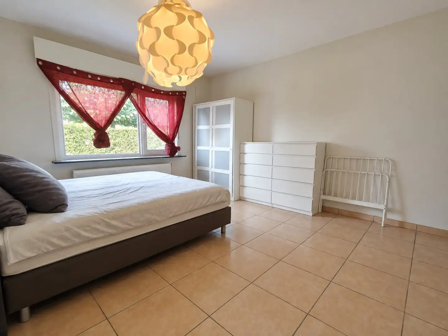 Ruime bungalow met tuin en 2 garages foto 10