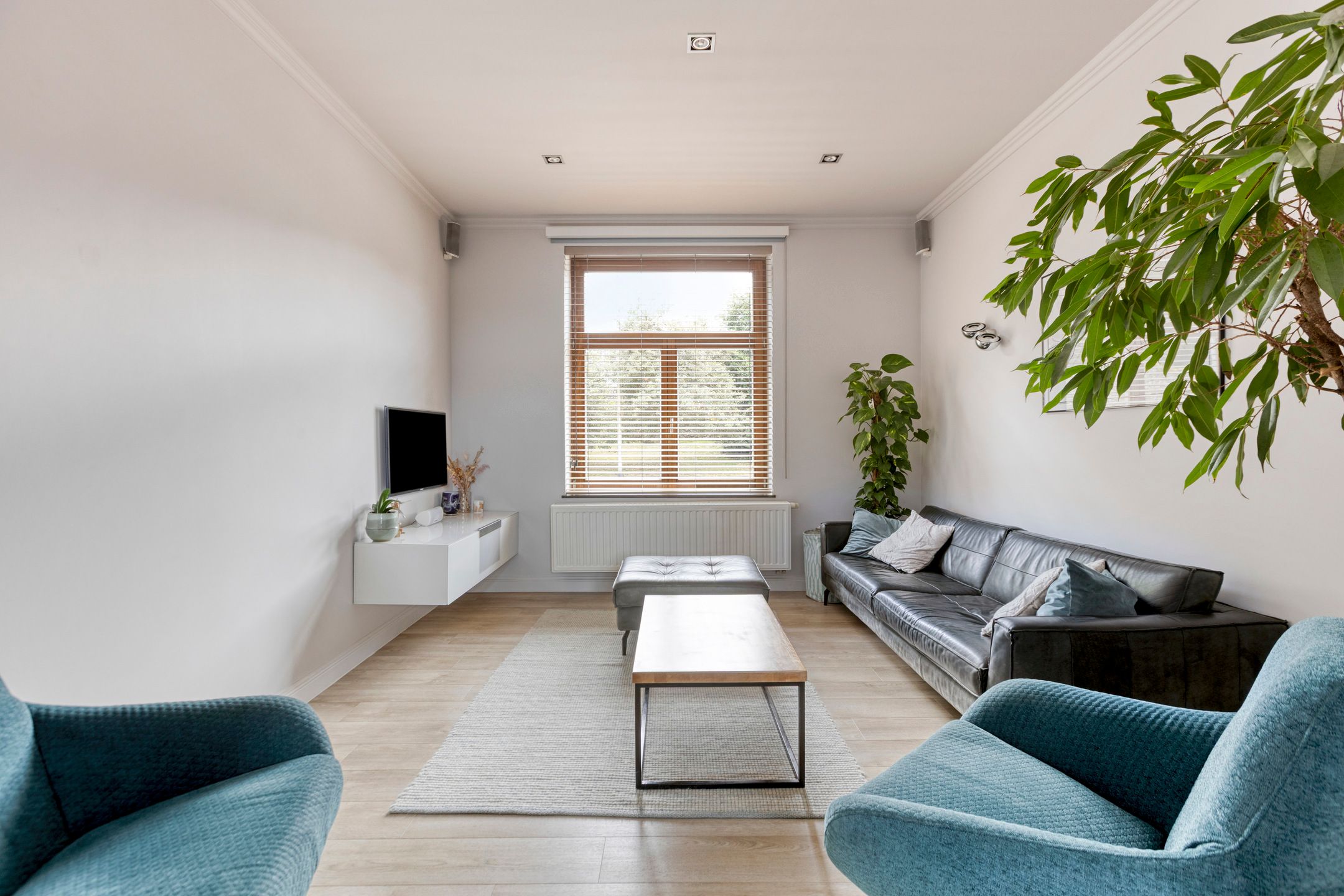 Gerenoveerde herenwoning met garage foto 5
