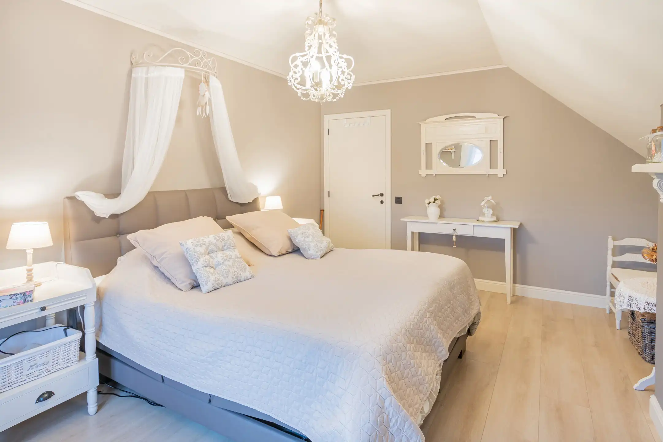 Knappe villa in landelijke stijl met uitgestrekt uitzicht foto 22