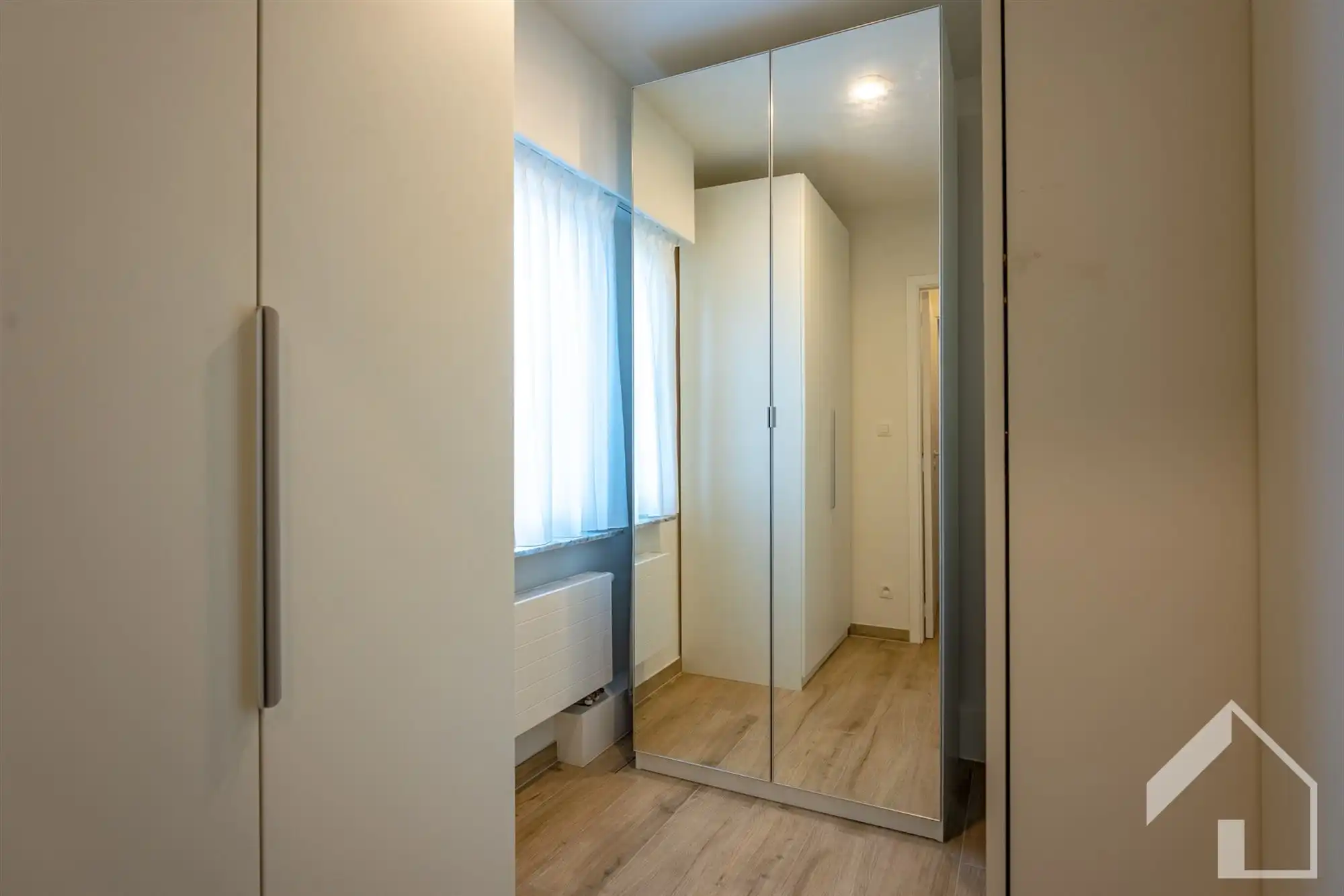 TOTAAL gerenoveerde halfopen bebouwing foto 11