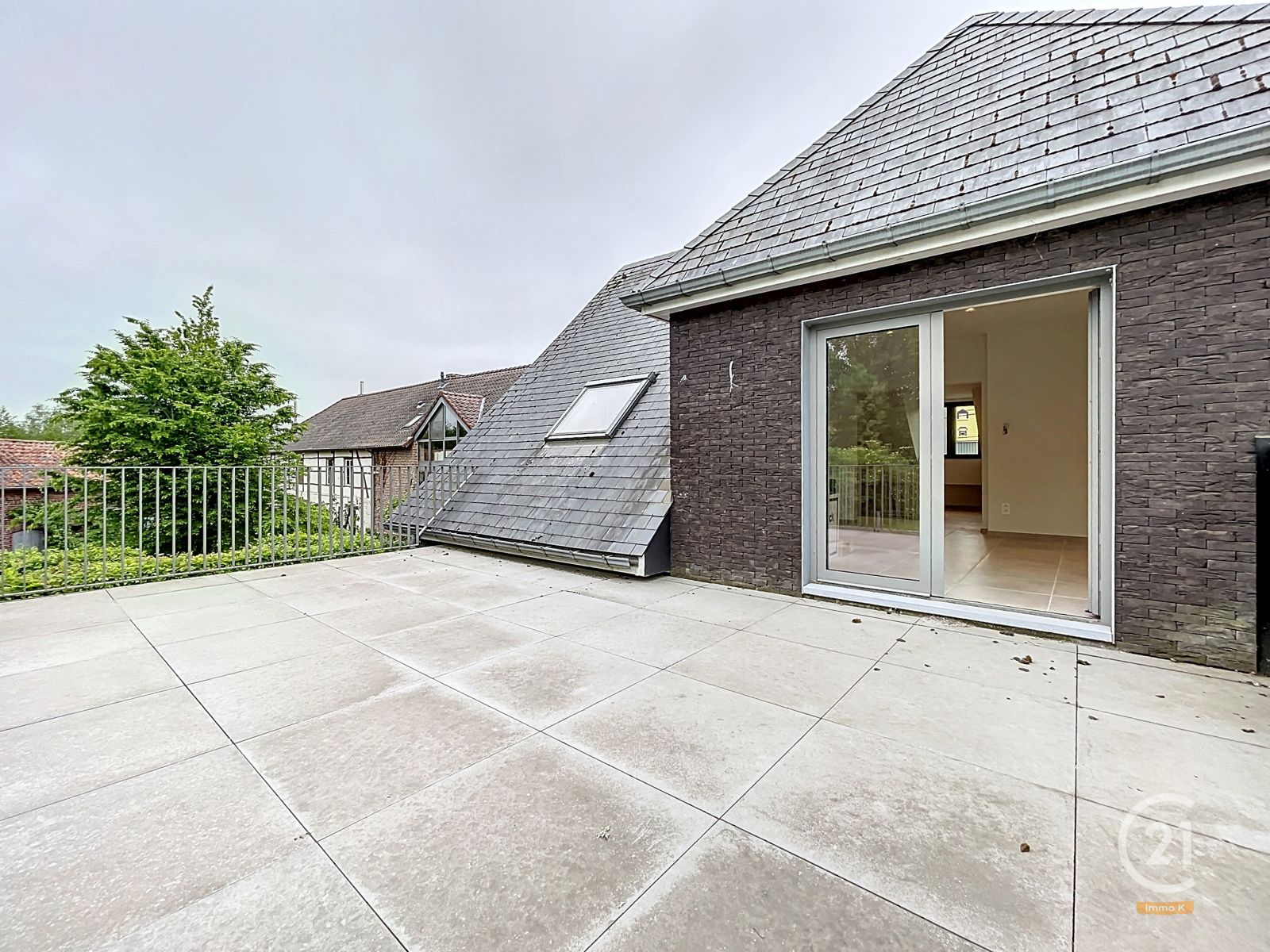 Volledig gerenoveerd handeshuis met woonst op toplocatie! foto 14