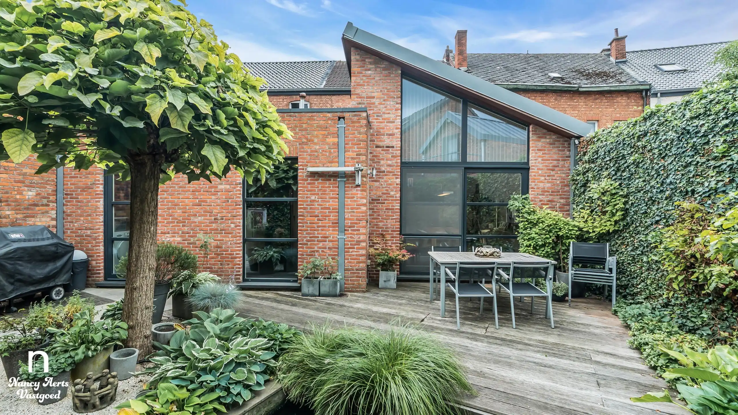 Verrassend ruime woning met praktijkruimte en gezellige tuin foto 2