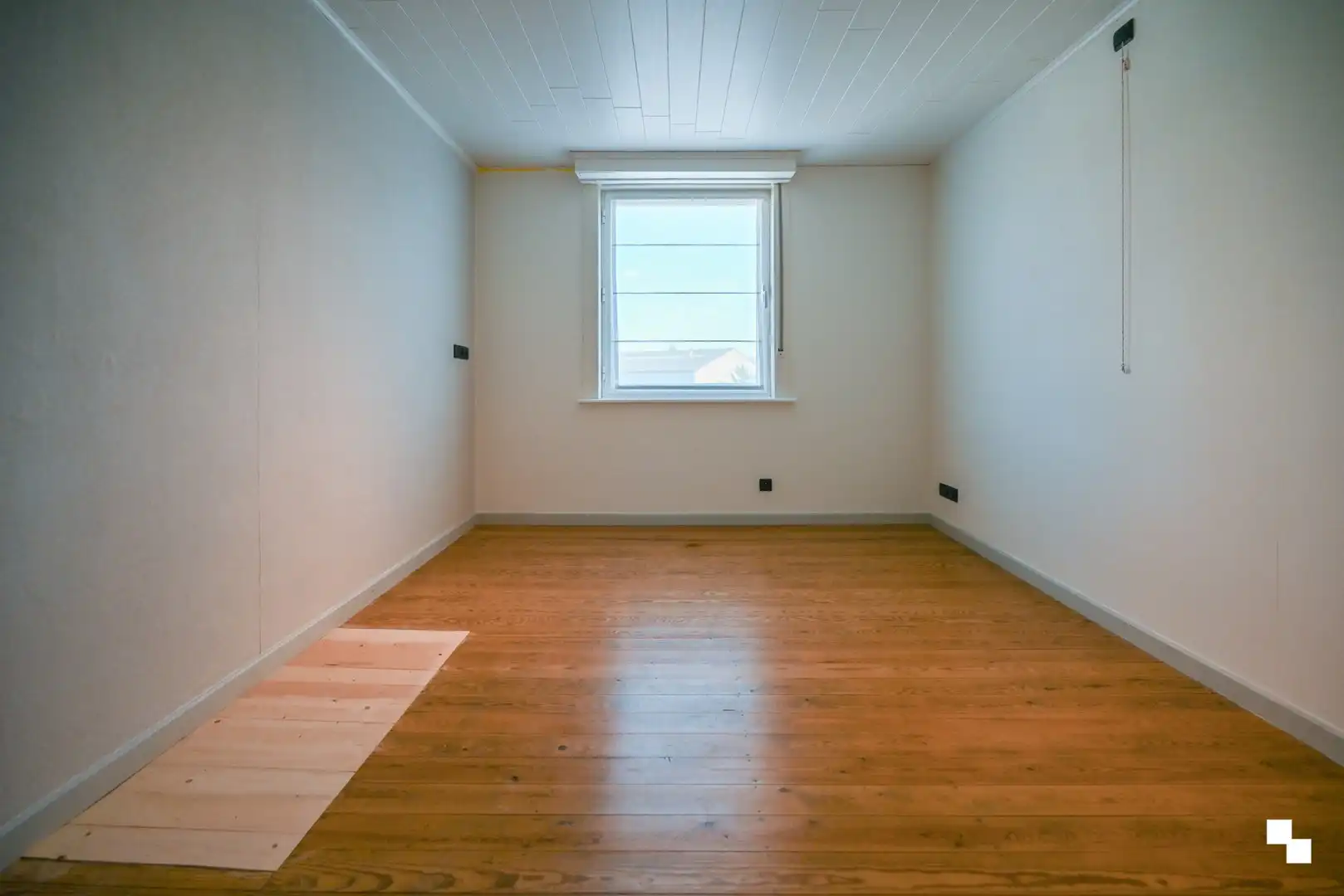 Rijwoning met uitweg achteraan en ruime garage te Izegem foto 20