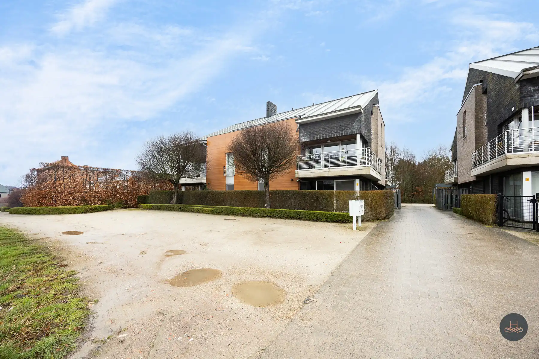 Gelijkvloers appartement met 2 slaapkamers foto {{pictureIndex}}