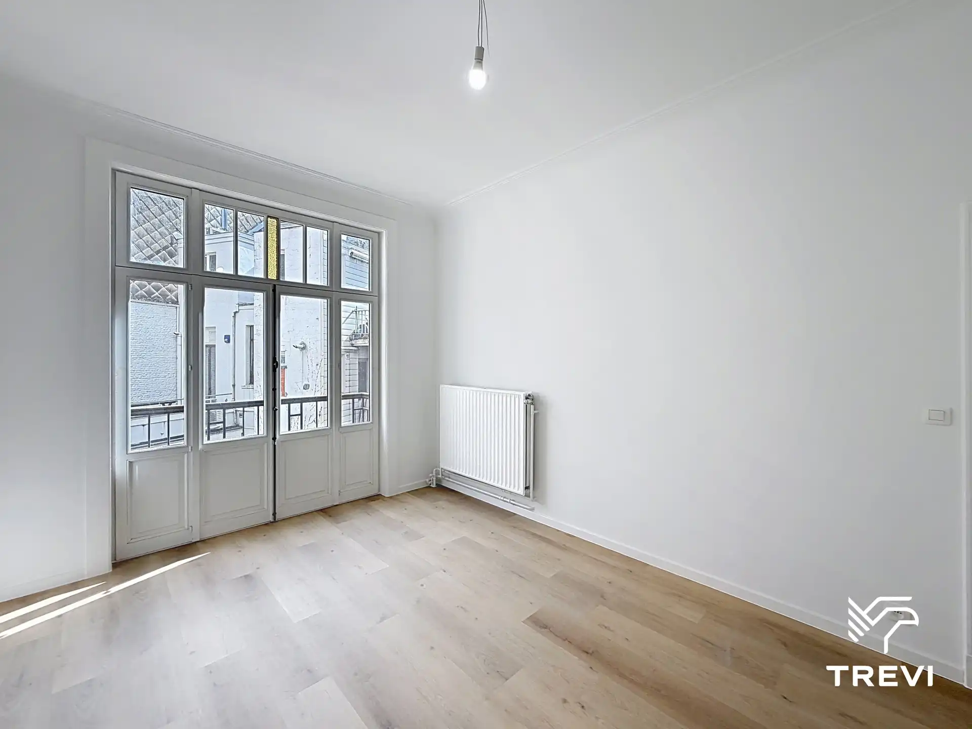 TOUR & TAXIS – Prachtige woning met 4 slaapkamers, terras en tuin! foto 9