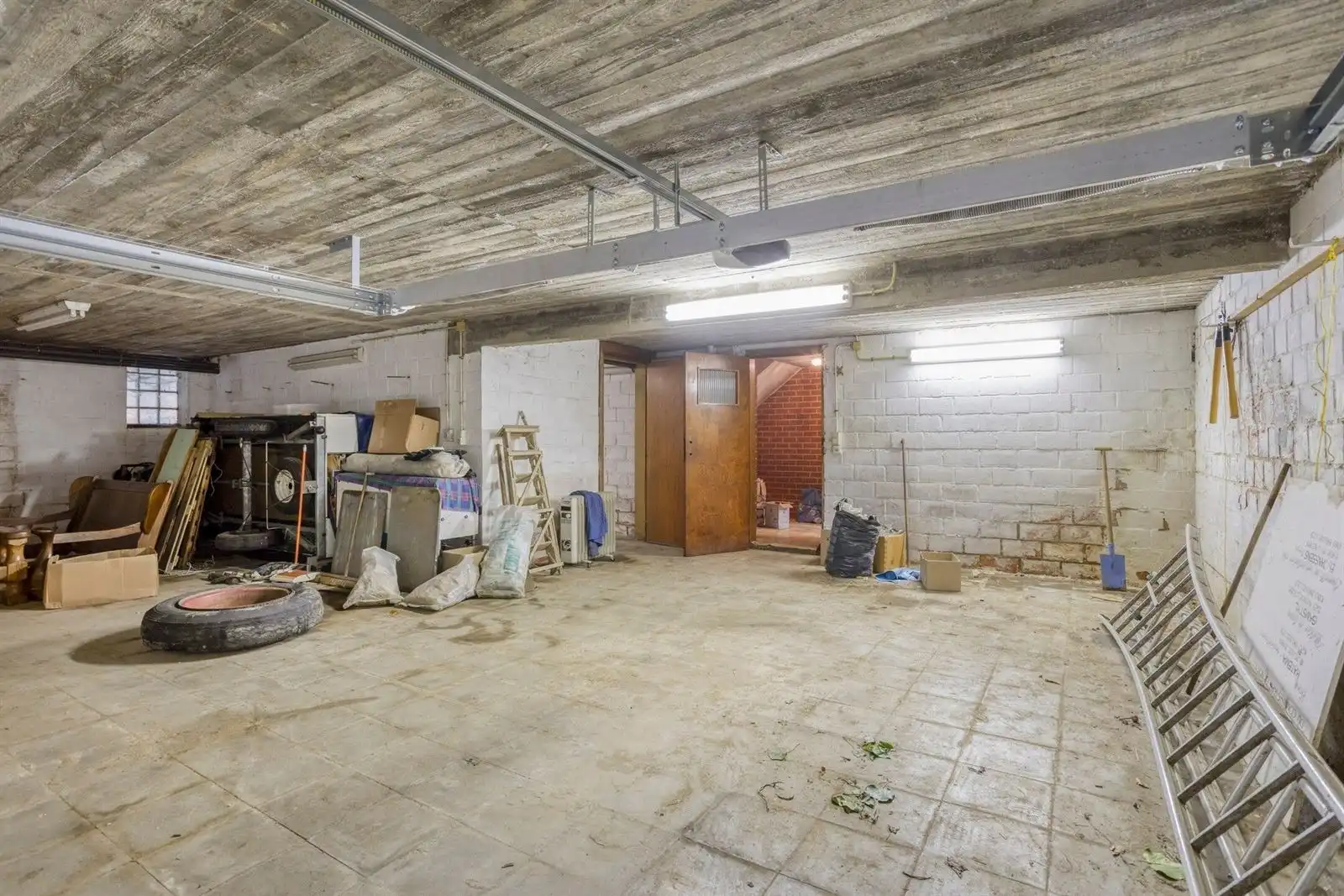 Te renoveren gezinswoning  (371 m²) met 5 slaapkamers op een perceel van 10a66ca te Huizingen foto 28