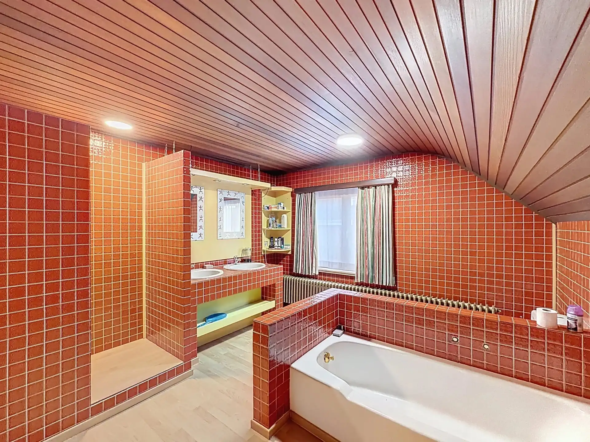 Op te frissen woning met 4 slaapkamers op een groot perceel. foto 28