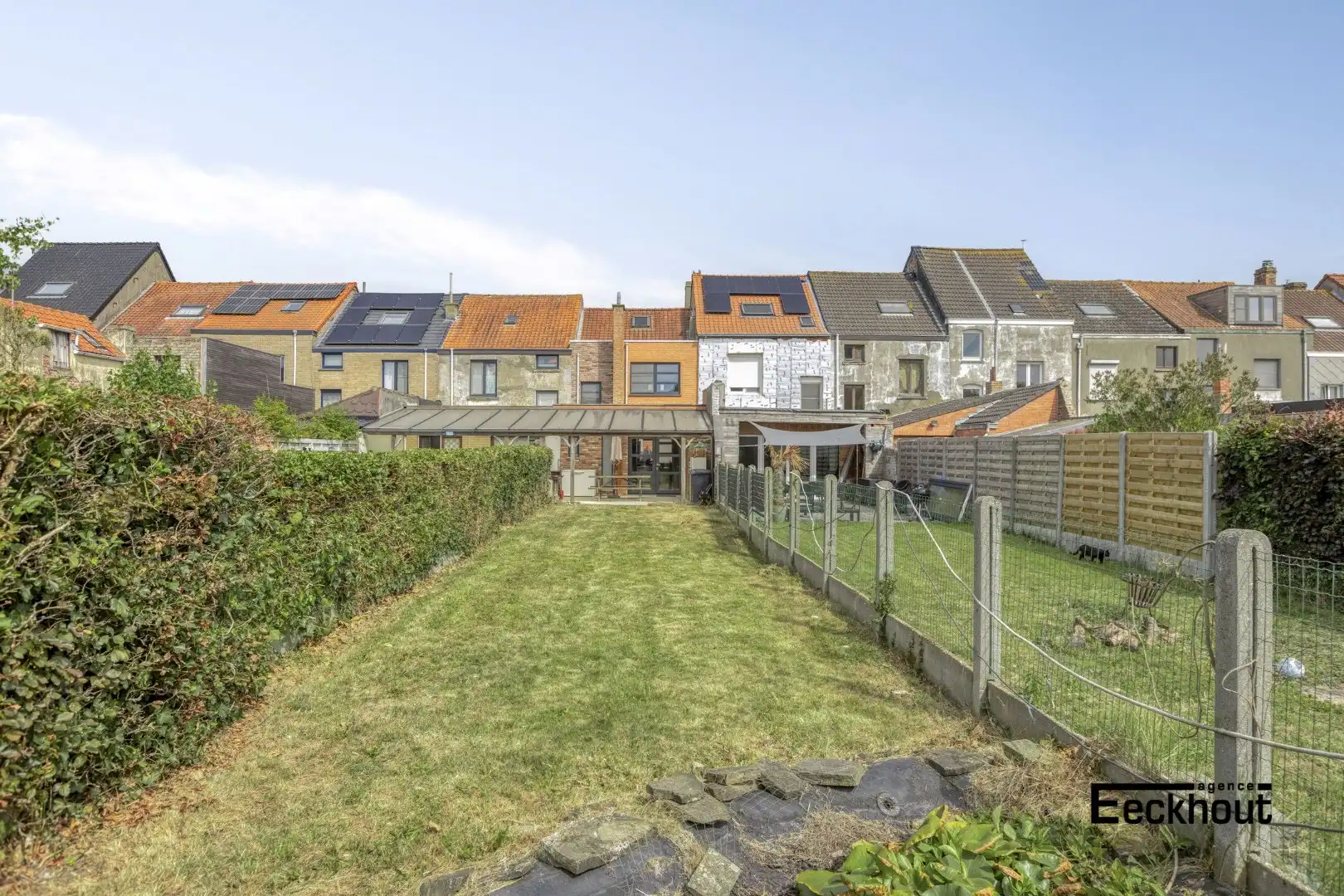 Ruime woning met diepe tuin in een rustige straat te Oostende! foto 10