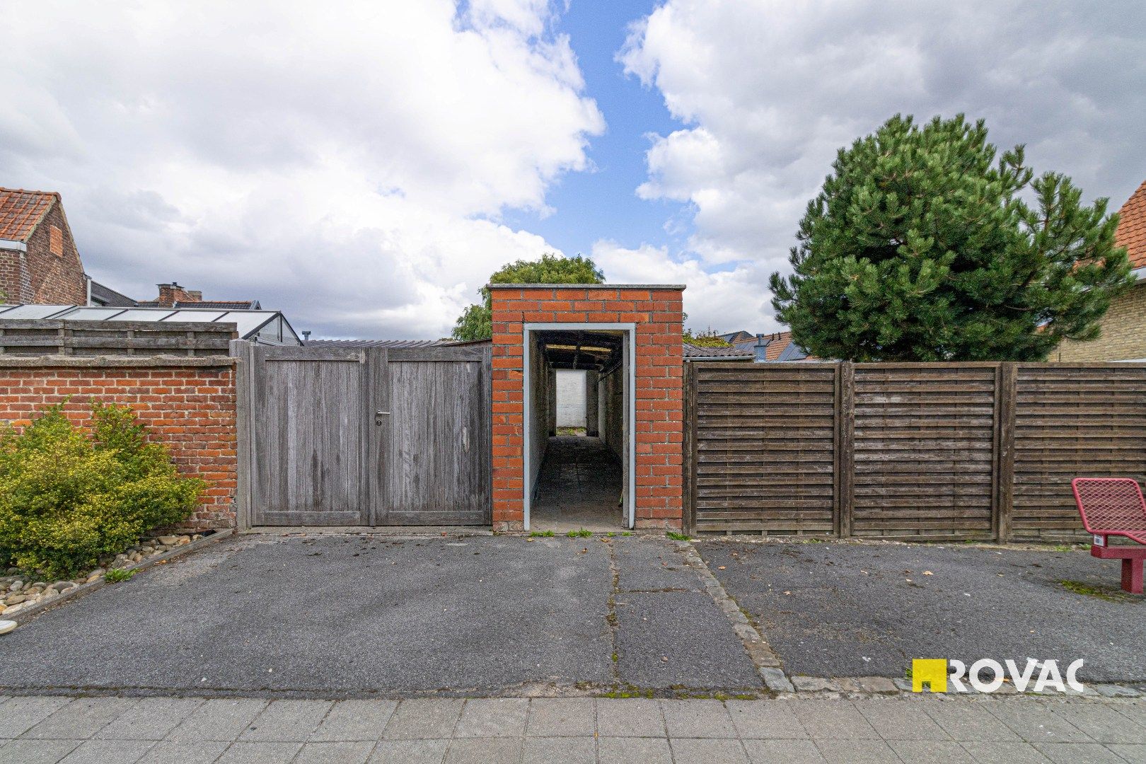Zeer ruime woning met 5 slaapkamers, tuin en uitweg foto 23
