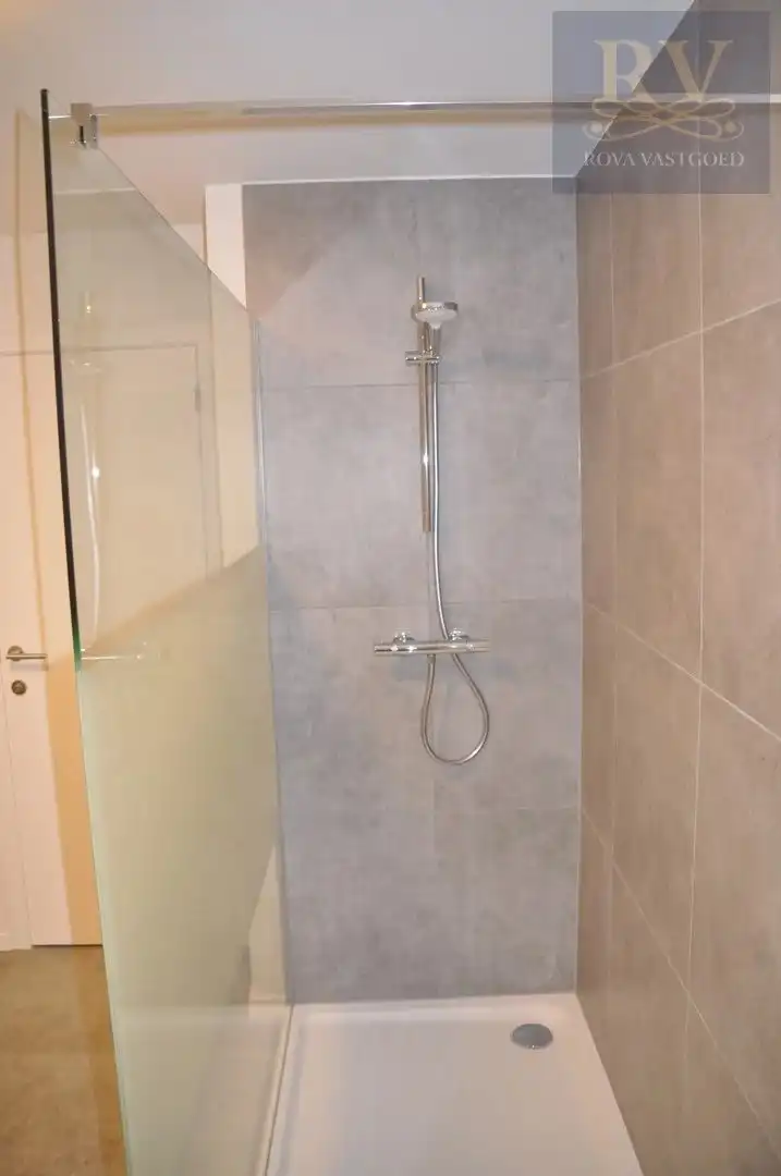 PRACHTIG EN RUIM APPARTEMENT MET 2 SLPK  IN HET CENTRUM VAN BILZEN foto 12