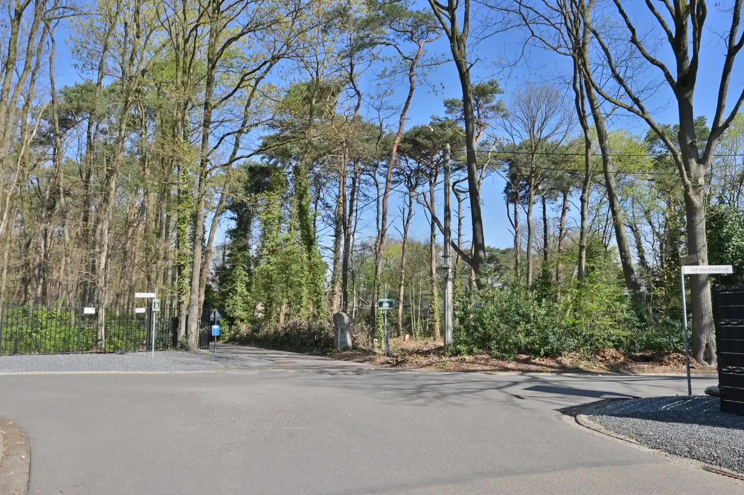 Bouwgrond (vrijstaande bebouwing) exclusief gelegen in bosrijke villawijk te Neerharen foto {{pictureIndex}}