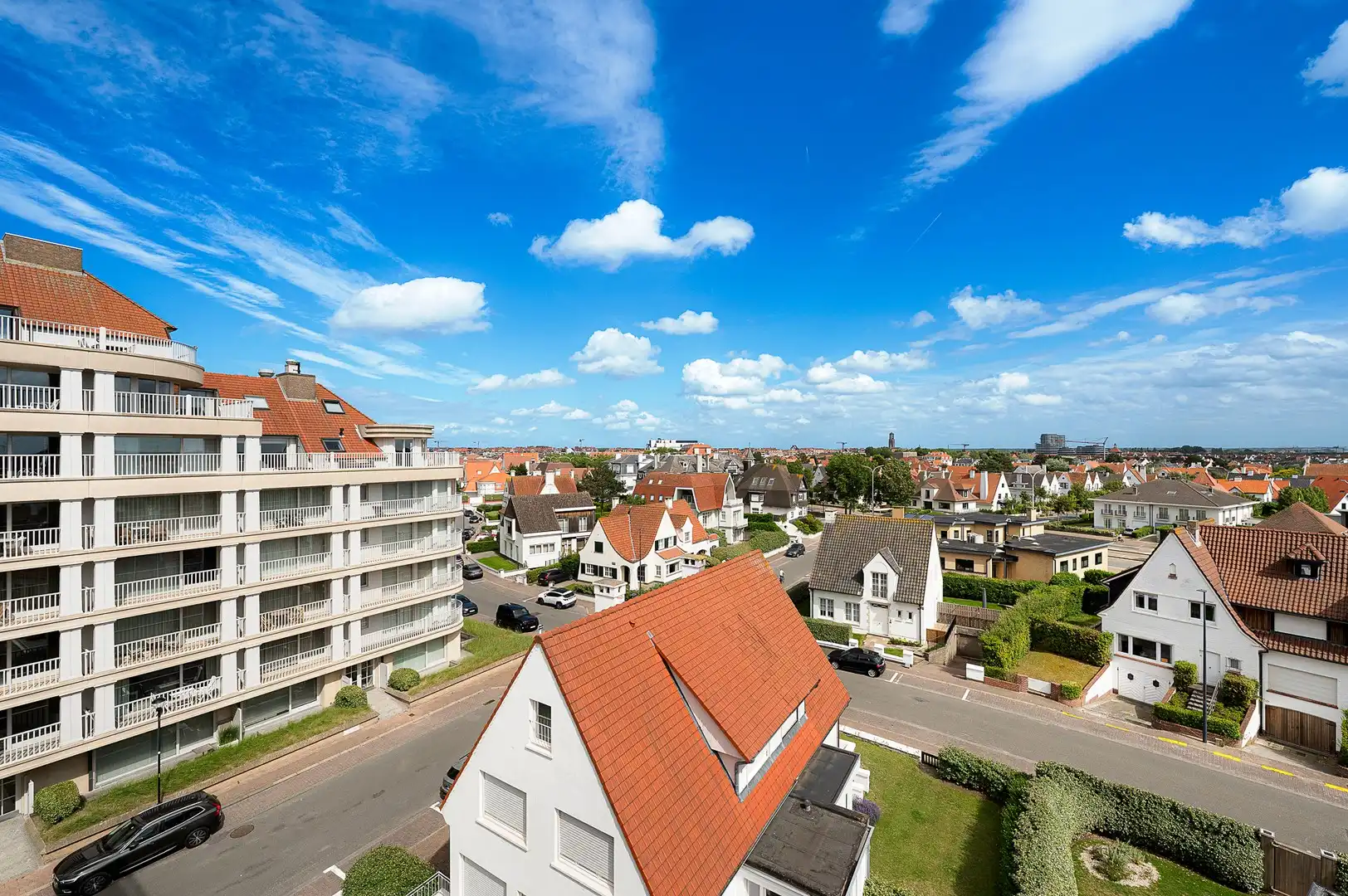 Sublieme zonnige penthouse met ruime terrassen en zijdelings zeezicht. foto 4