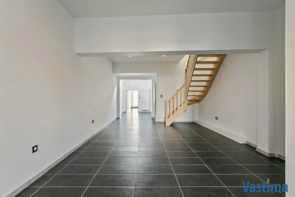 Gerenoveerde woning met 1 slaapkamer, 2 hobbyruimtes en ruim terras foto 2