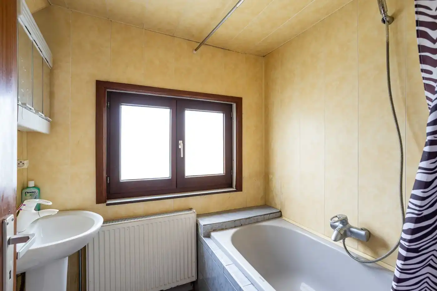 Te renoveren woning met 3 slaapkamers en stadstuin foto 14