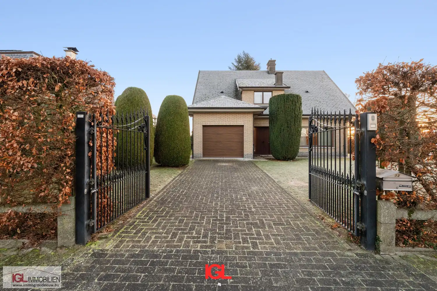 Hoofdfoto van de publicatie: Charmante vrijstaande villa op toplocatie in Sint-Pieters-Leeuw