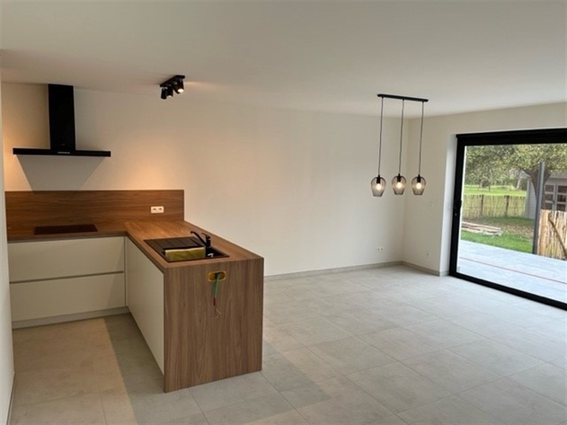 Energiezuinige instapklare nieuwbouwing met gezellige tuin. foto 4