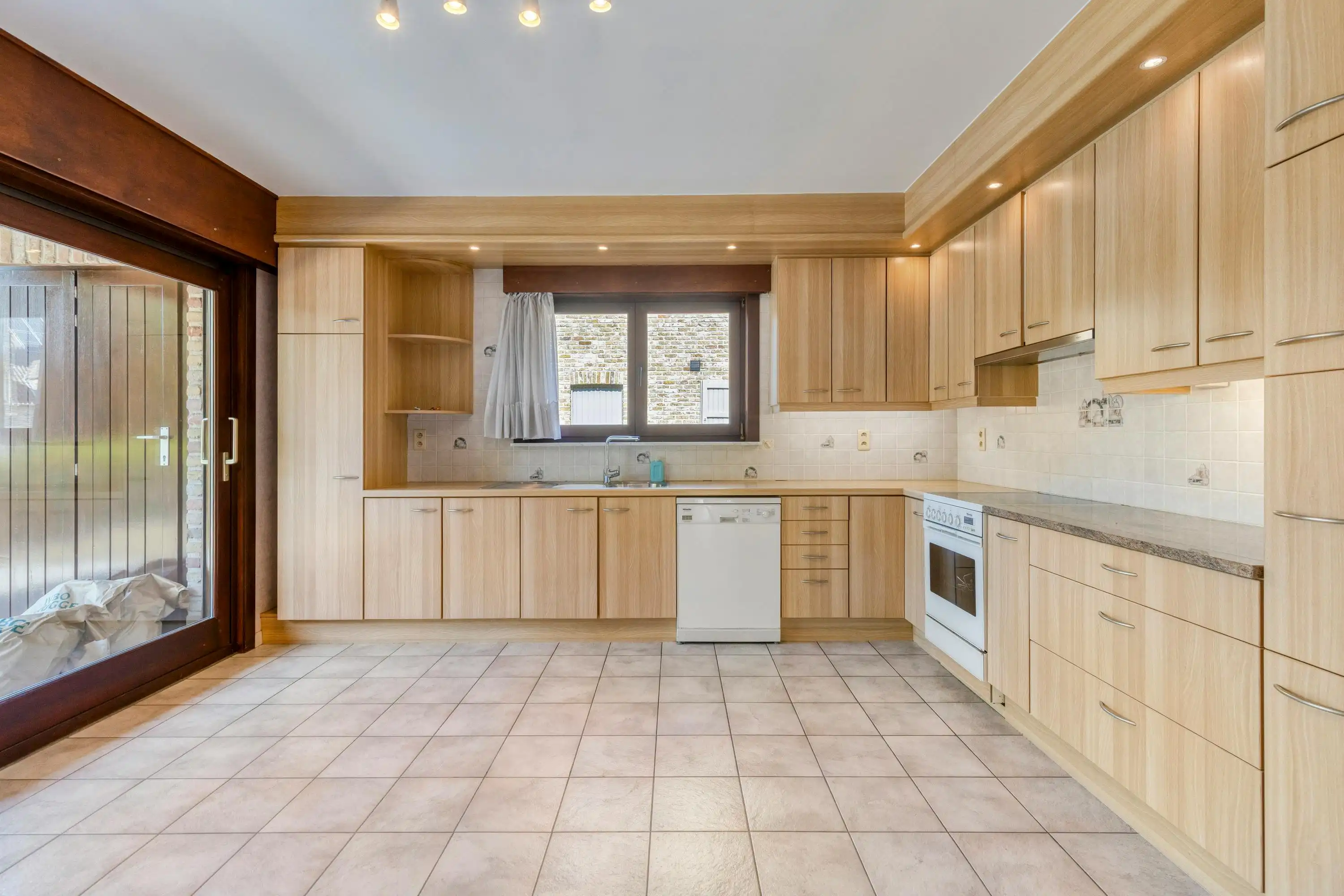 Ruime alleenstaande villa te koop in Dudzele foto 8