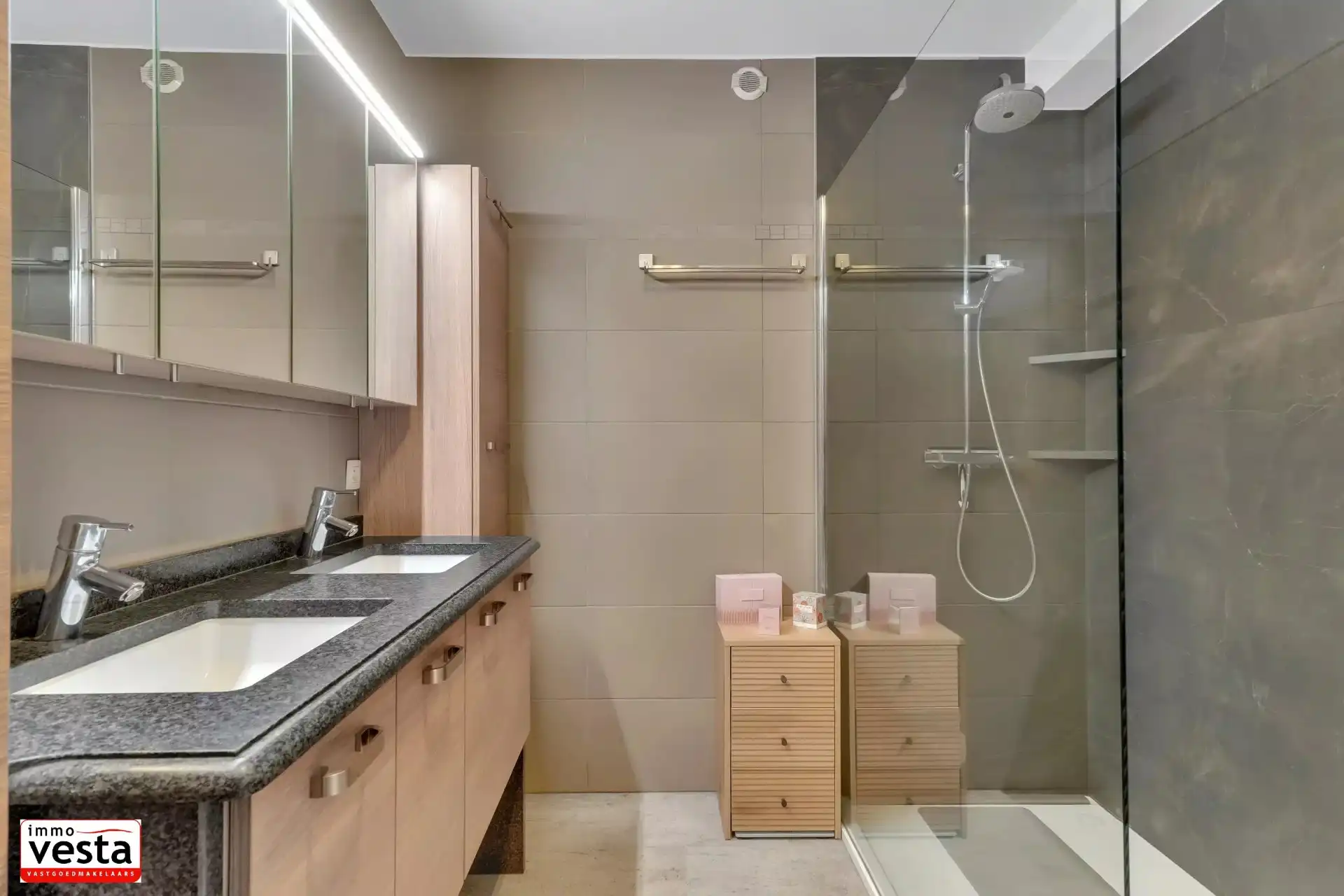 Luxueus gelijkvloers appartement met tuin foto 19